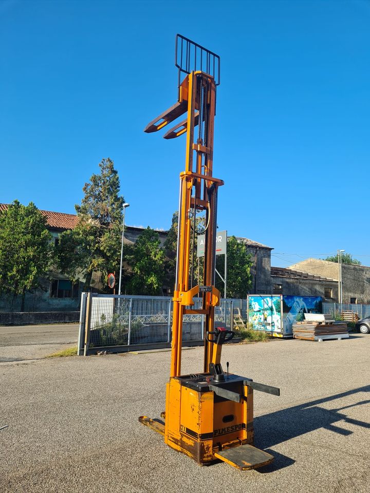 Carrelli elevatori in vendita