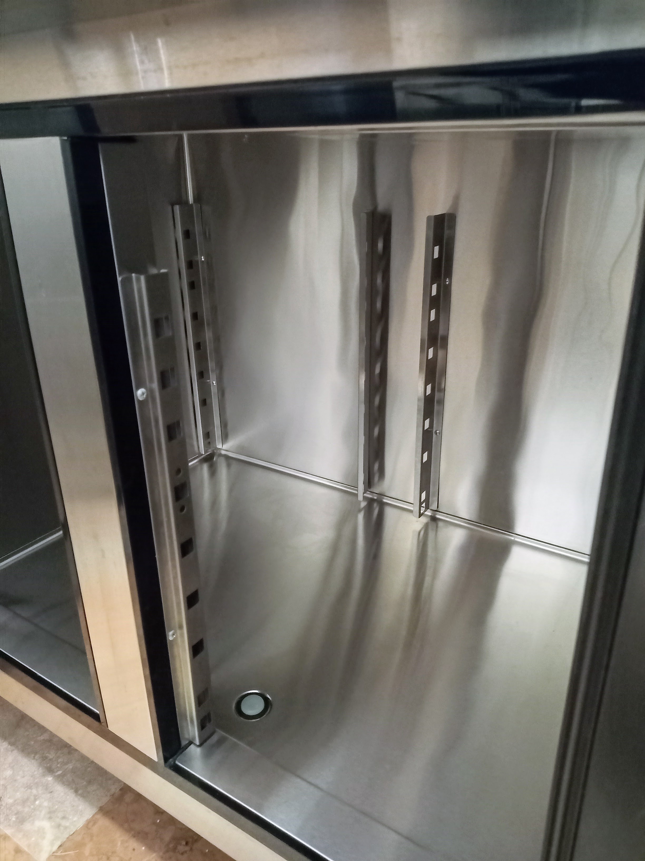 Tavolo refrigerato inox 2 ante NUOVO in vendita - foto 3