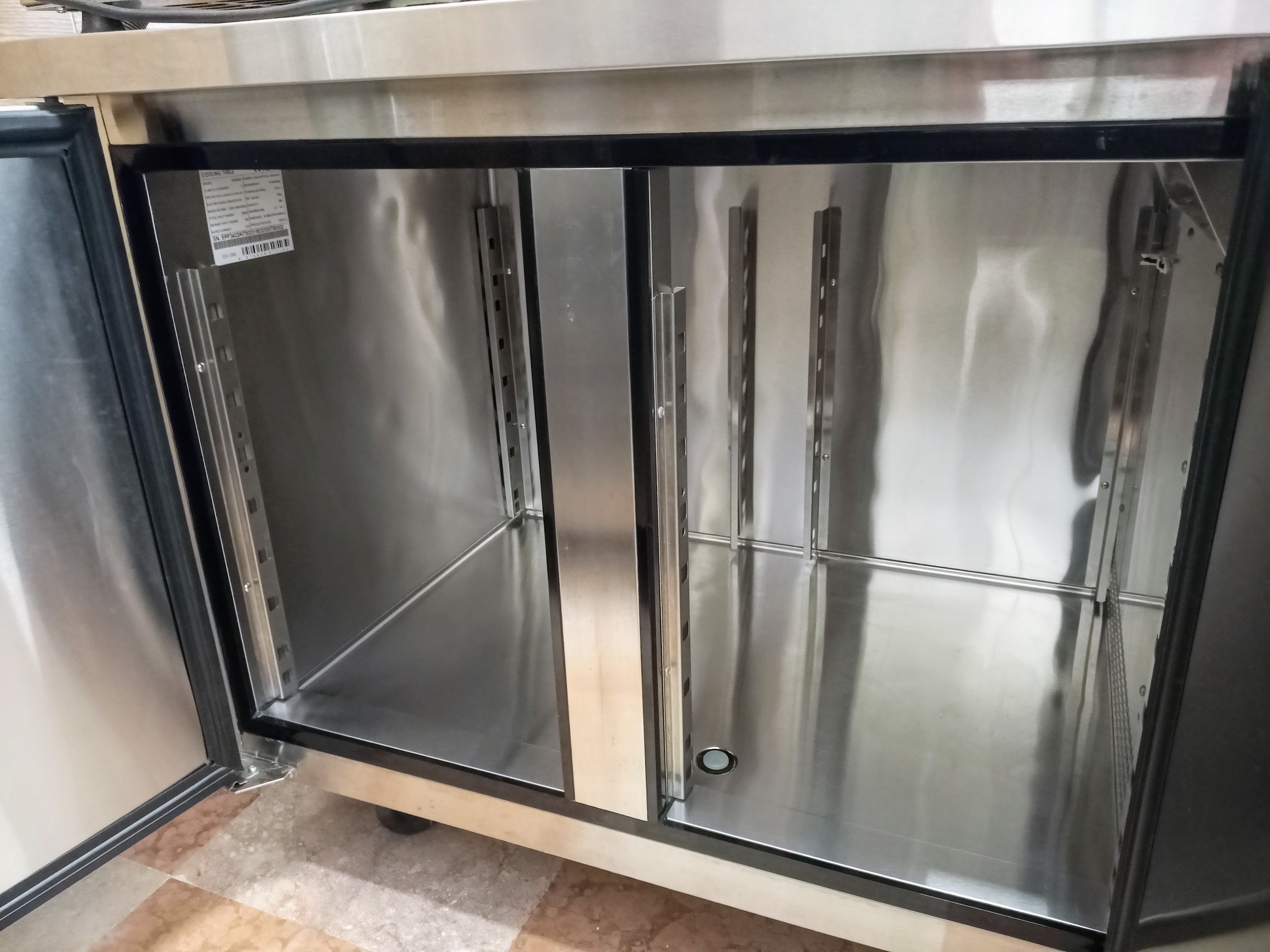 Tavolo refrigerato inox 2 ante NUOVO in vendita - foto 2
