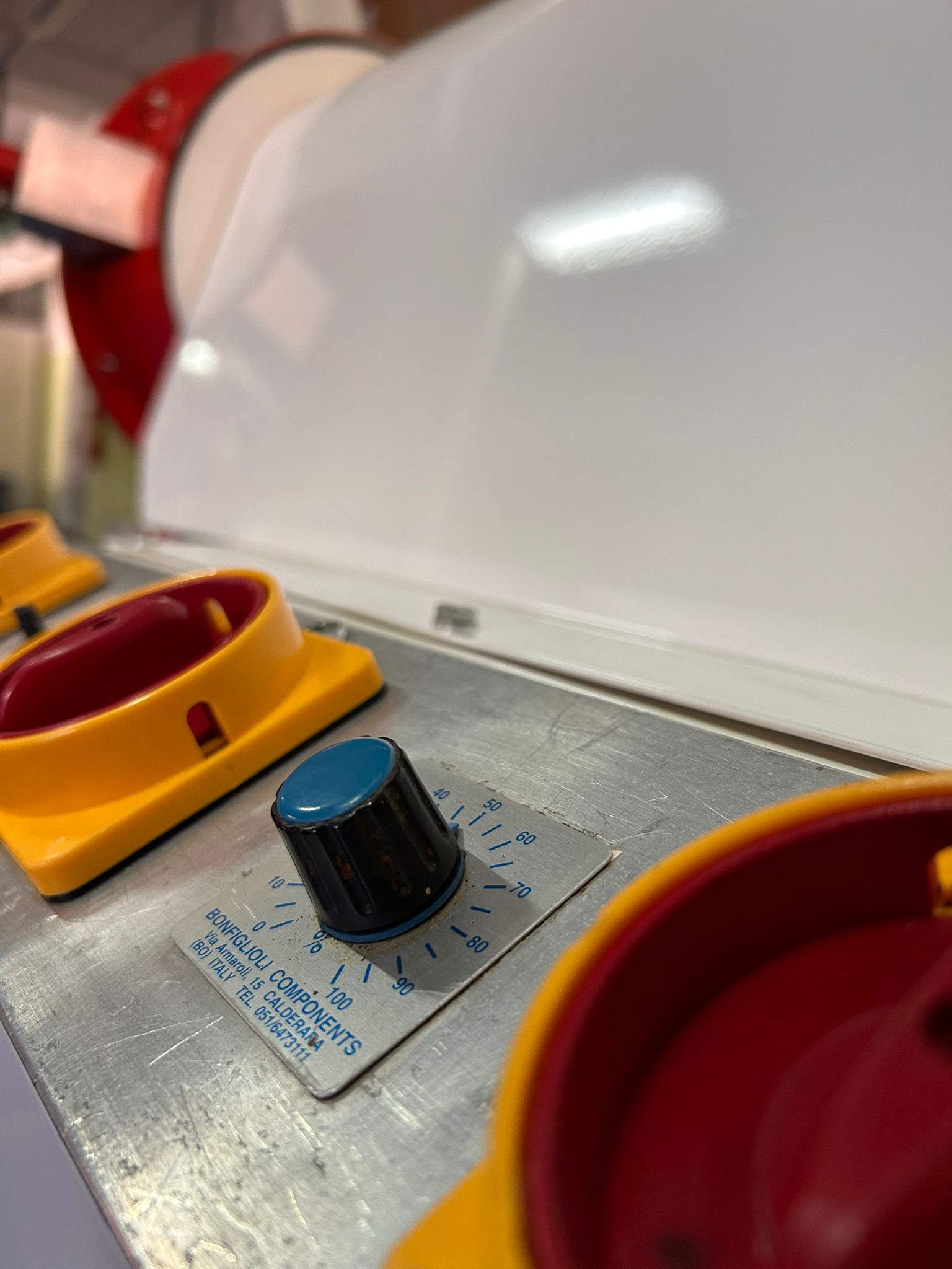ROTATIVA PER IL MODELLAGGIO DI CORPI CAVI DI CIOCCOLATO in vendita - foto 5