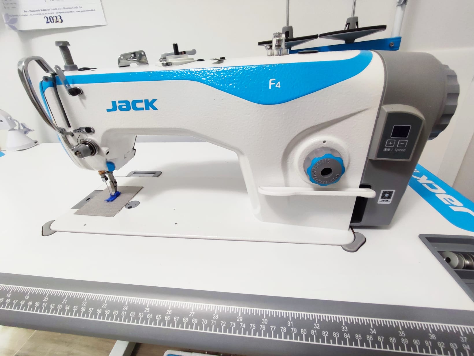 macchina da cucire Jack modello F4 in vendita - foto 3