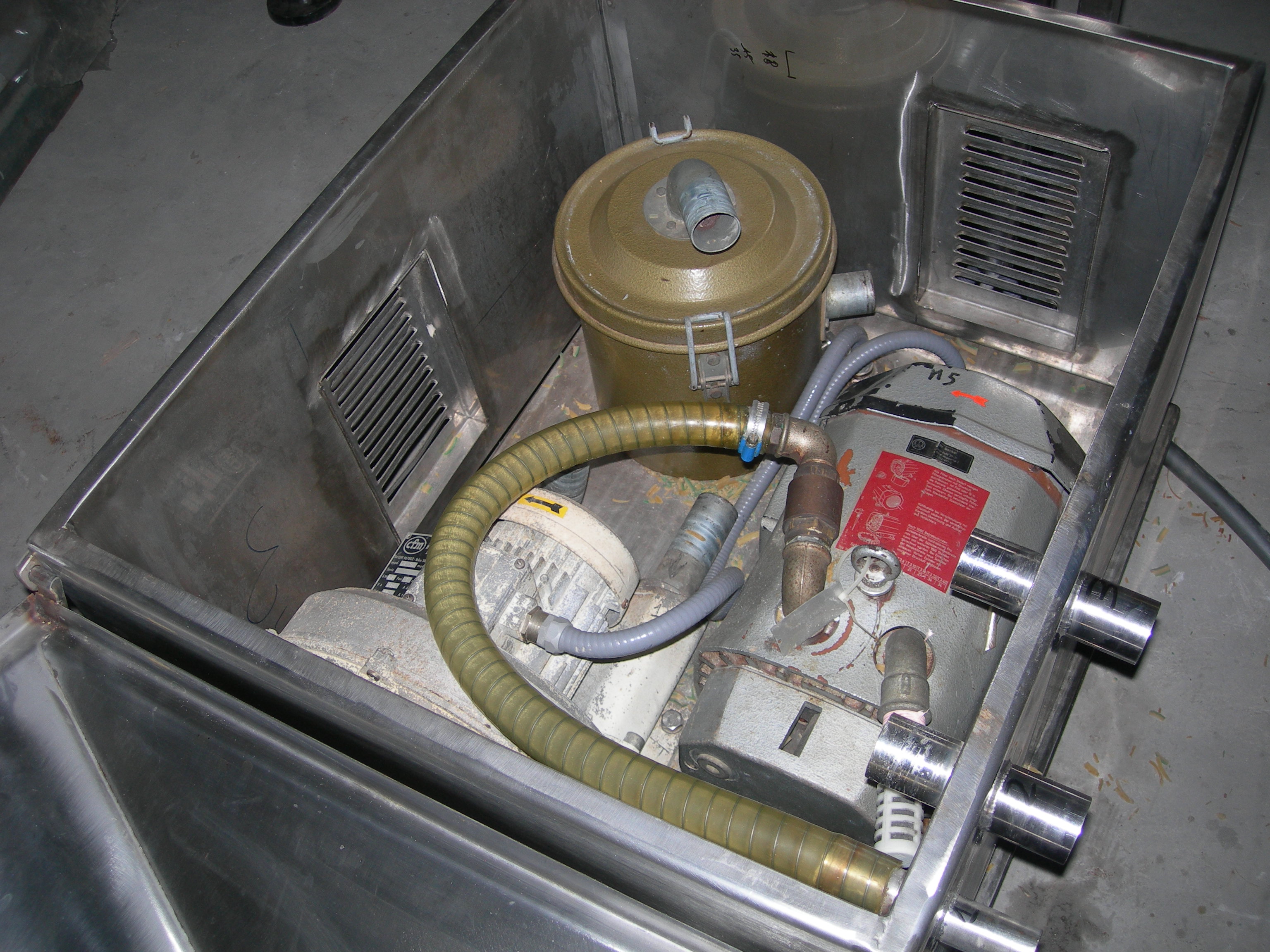 POMPA DA VUOTO E ASPIRATORE – BECKER / CFM 5 (POM-11) in vendita - foto 3