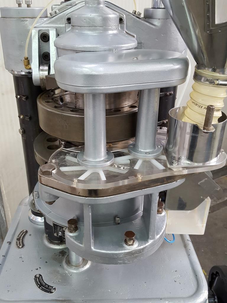 COMPRIMITRICE ROTATIVA – MANESTY MOD. BETAPRESS  in vendita - foto 5