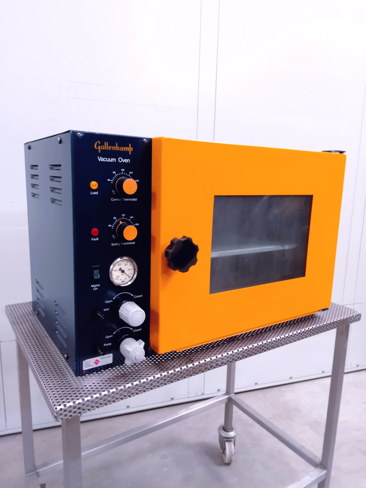 Laboratorio in vendita
