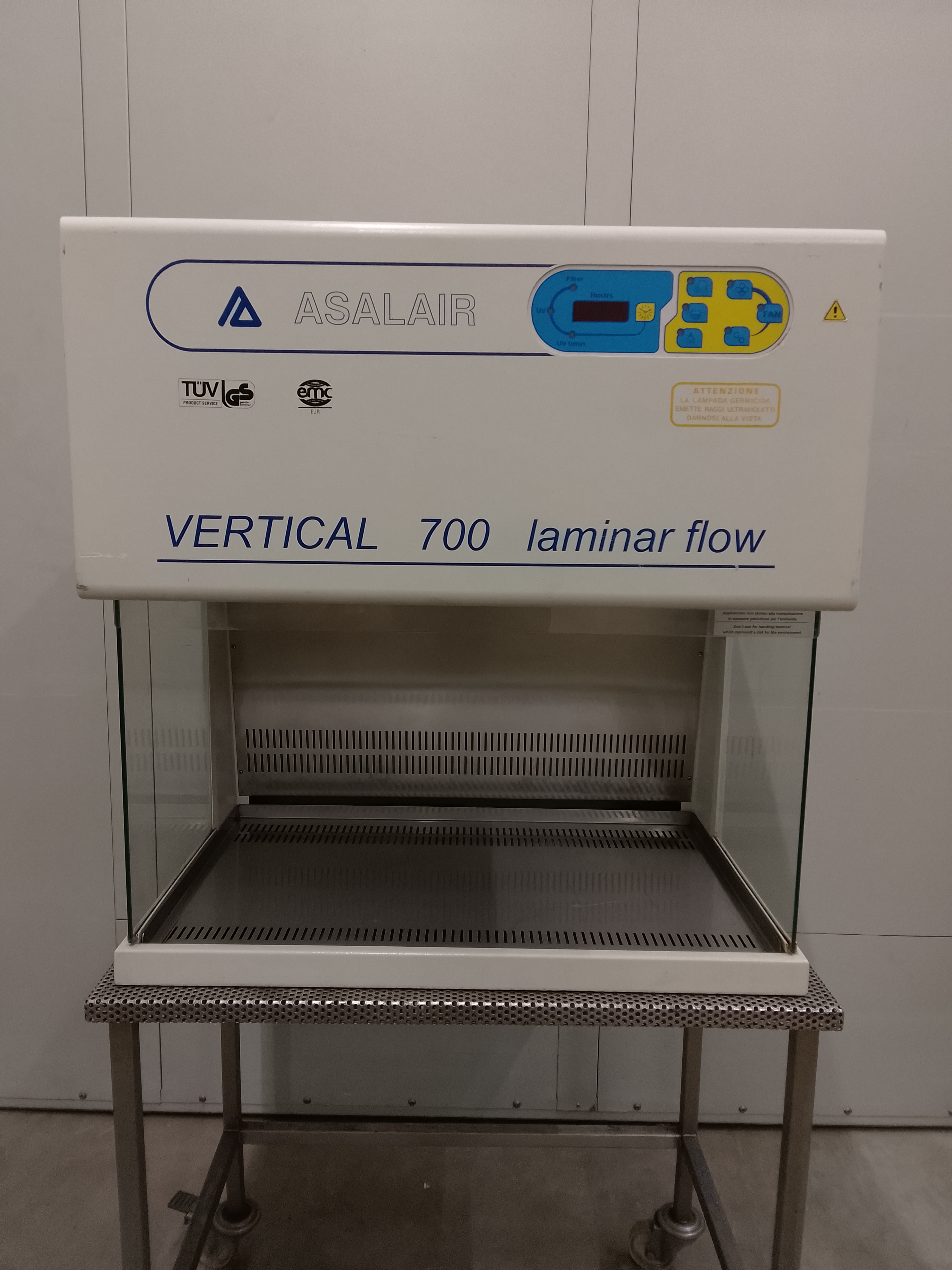 CAPPA A FLUSSO LAMINARE VERTICALE (COD. LAB-CAP-31) in vendita - foto 1