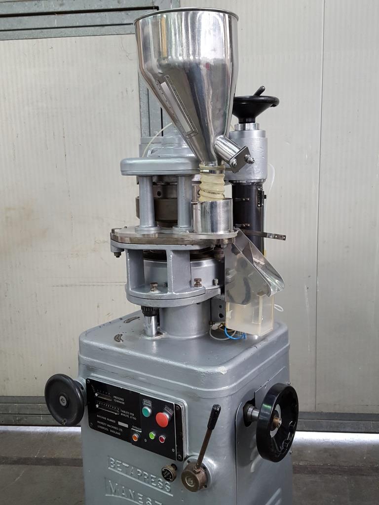 COMPRIMITRICE ROTATIVA – MANESTY MOD. BETAPRESS  in vendita - foto 4