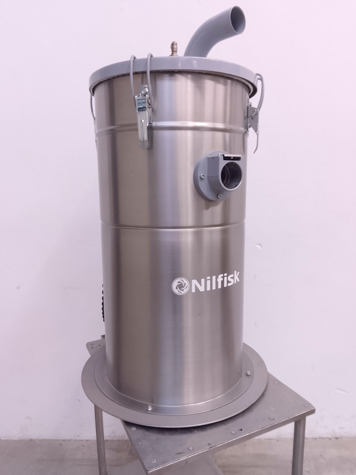 ASPIRATORE INDUSTRIALE POLVERI - NILFISK (MF-PR-ASP-74) in vendita - foto 1