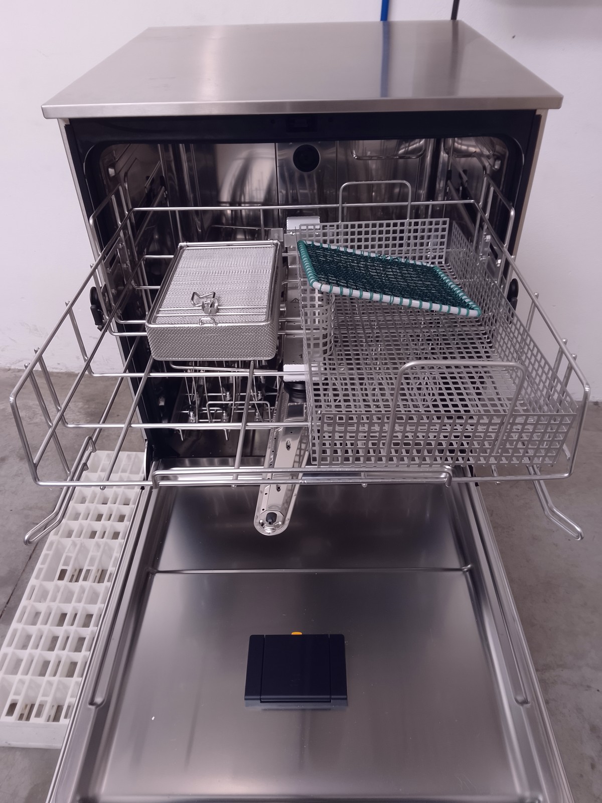 LAVASTRUMENTI/LAVAVETRERIE - MIELE(COD. PH-PR-LAVA-15) in vendita - foto 13