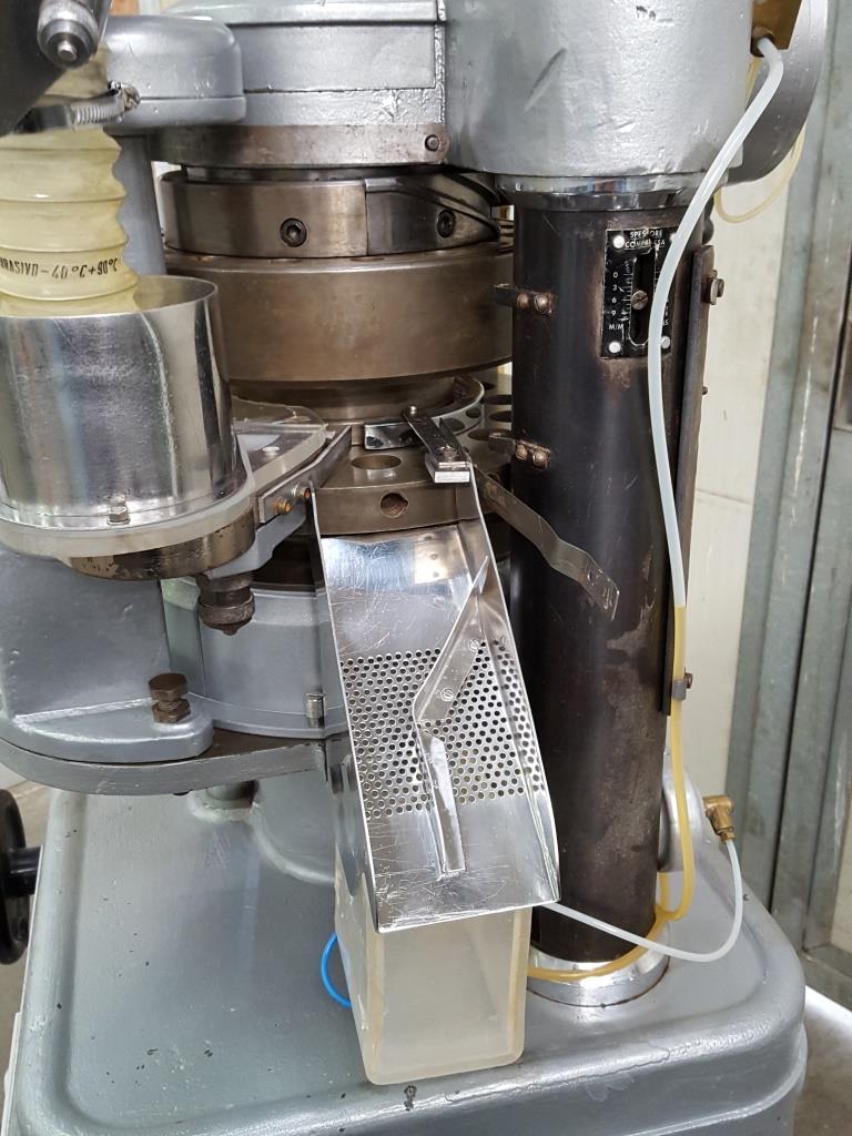 COMPRIMITRICE ROTATIVA – MANESTY MOD. BETAPRESS  in vendita - foto 10