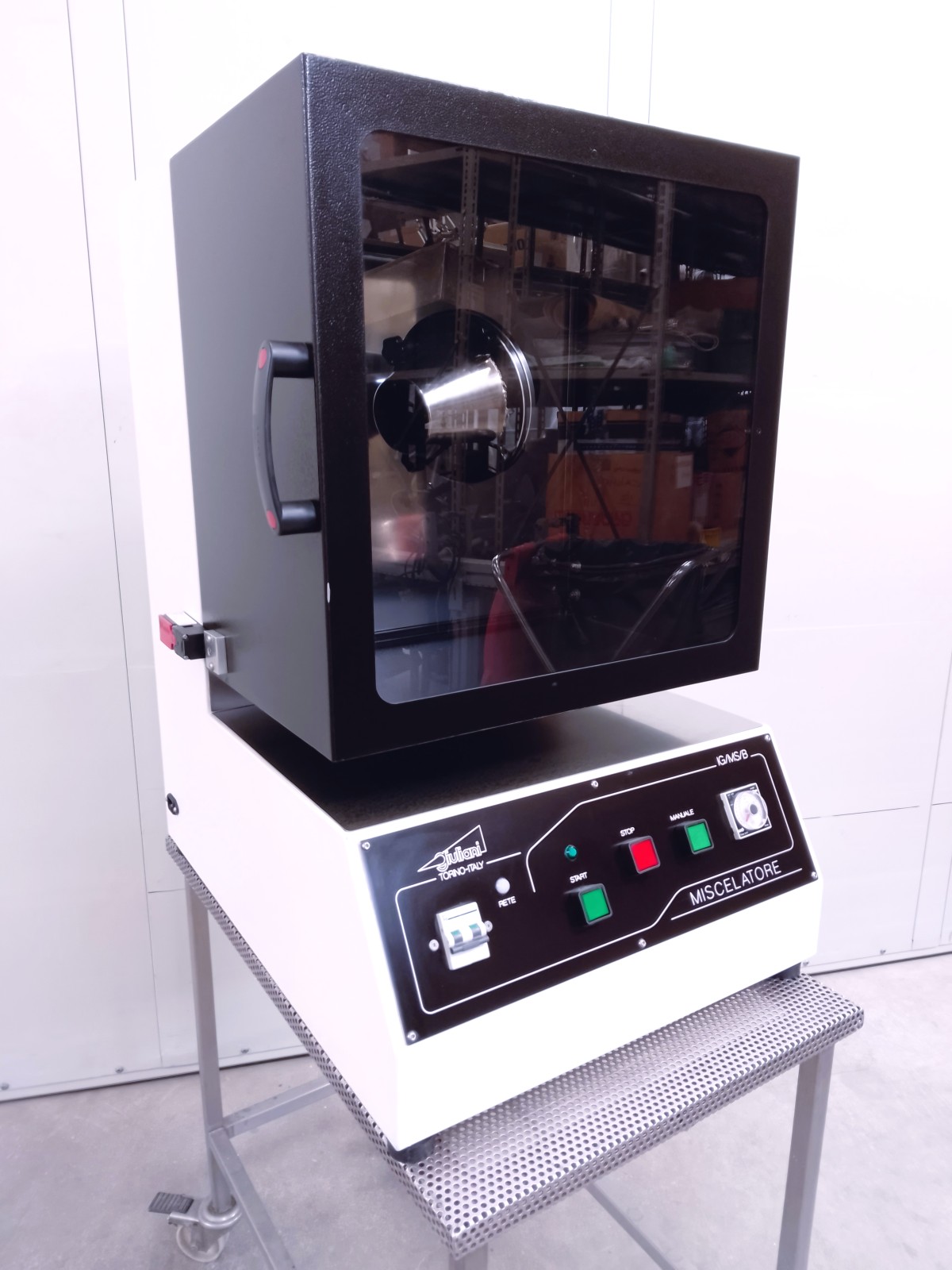 Laboratorio in vendita