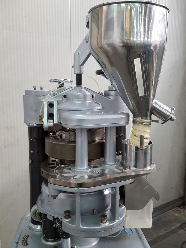 COMPRIMITRICE ROTATIVA – MANESTY MOD. BETAPRESS  in vendita - foto 11