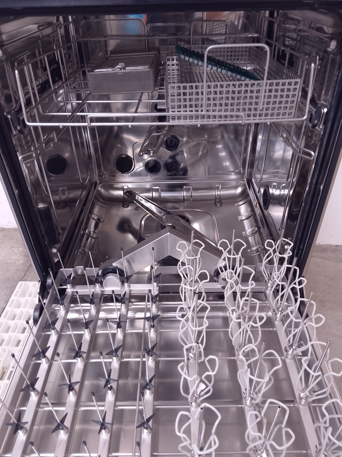 LAVASTRUMENTI/LAVAVETRERIE - MIELE(COD. PH-PR-LAVA-15) in vendita - foto 3