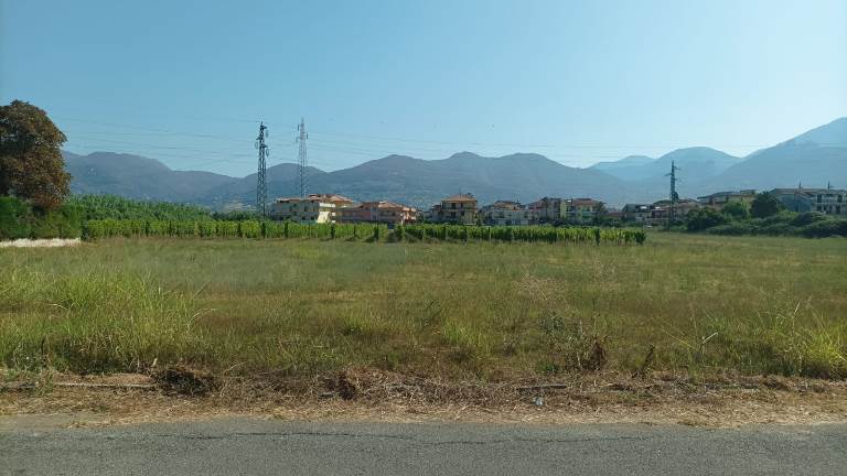 VENDESI TERRENO INDUSTRIALE in vendita - foto 1