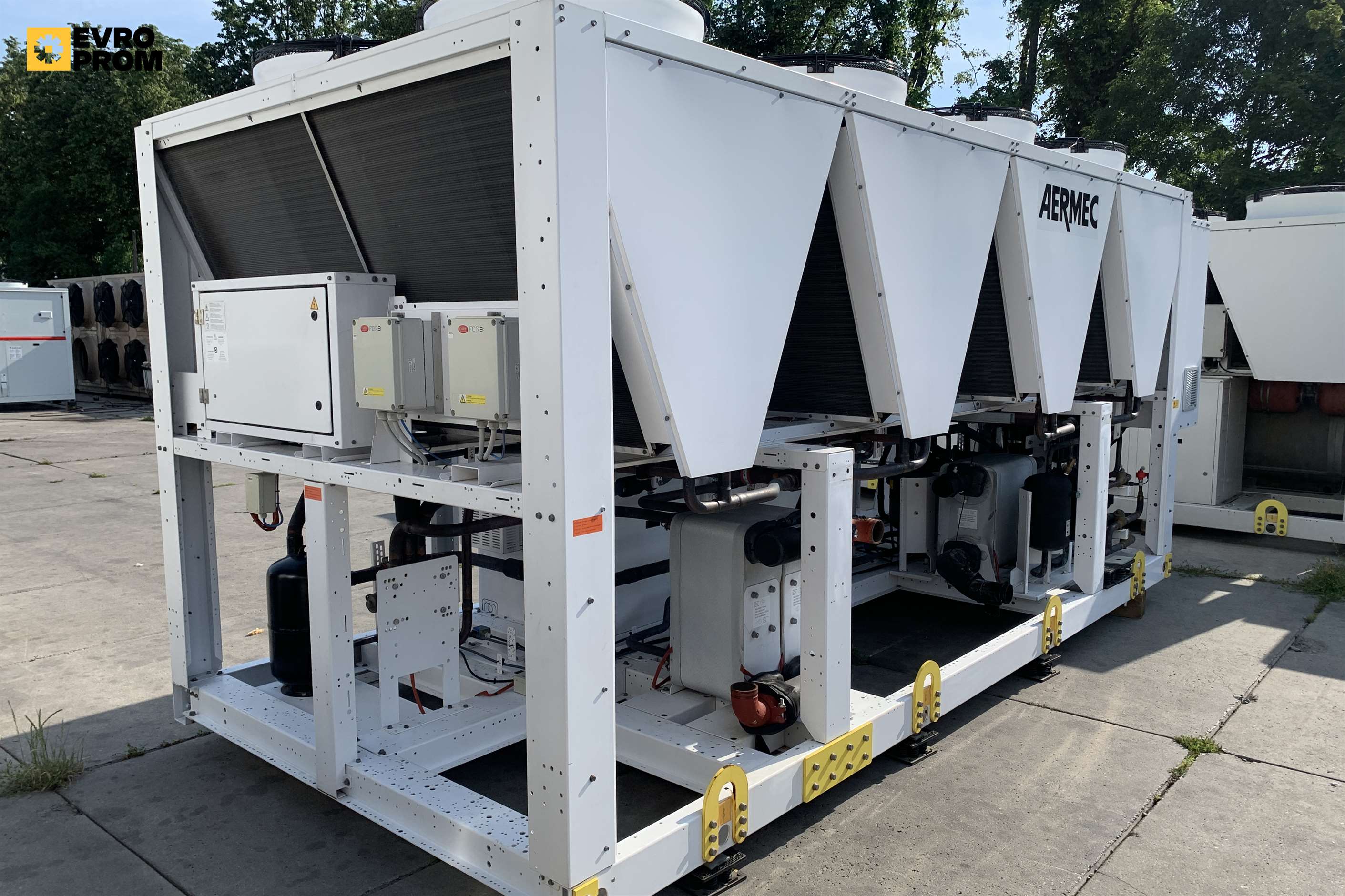 Chiller Aermec pompa di calore | 350/363 kW | 2024 in vendita - foto 3