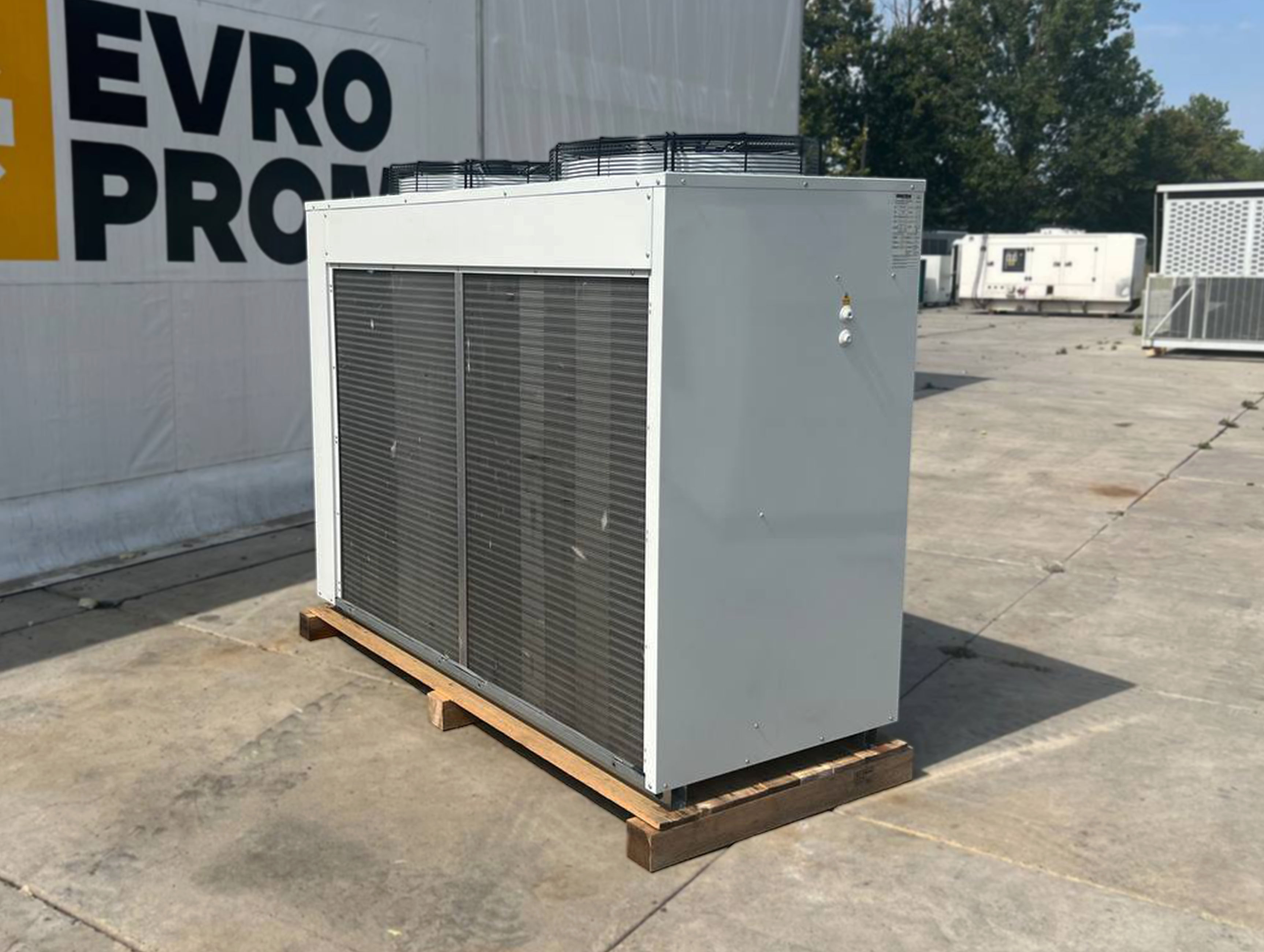 Chiller Emicon 22/25 kW | pompa di calore | 2024 Nuovo in vendita - foto 3