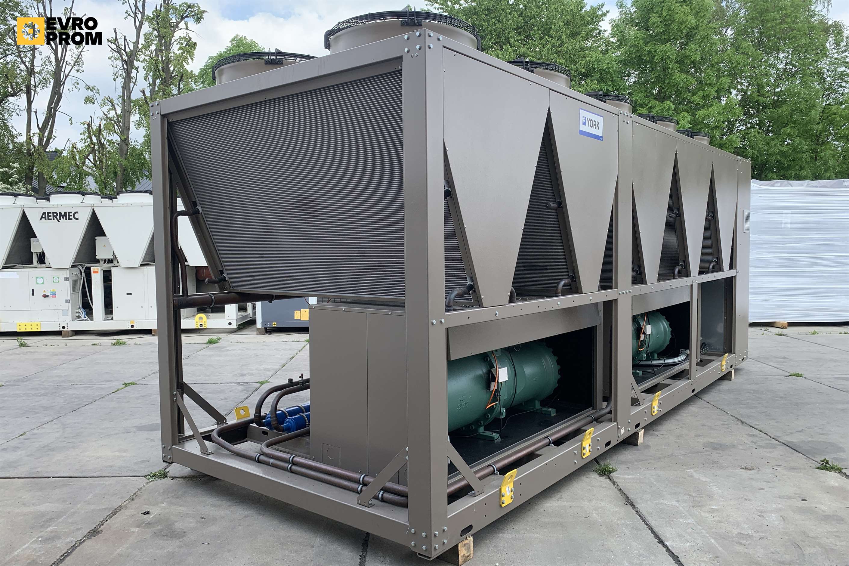 Chiller York 535 kW | R1234ze | EC-fans | 2024 | Nuovo in vendita - foto 3