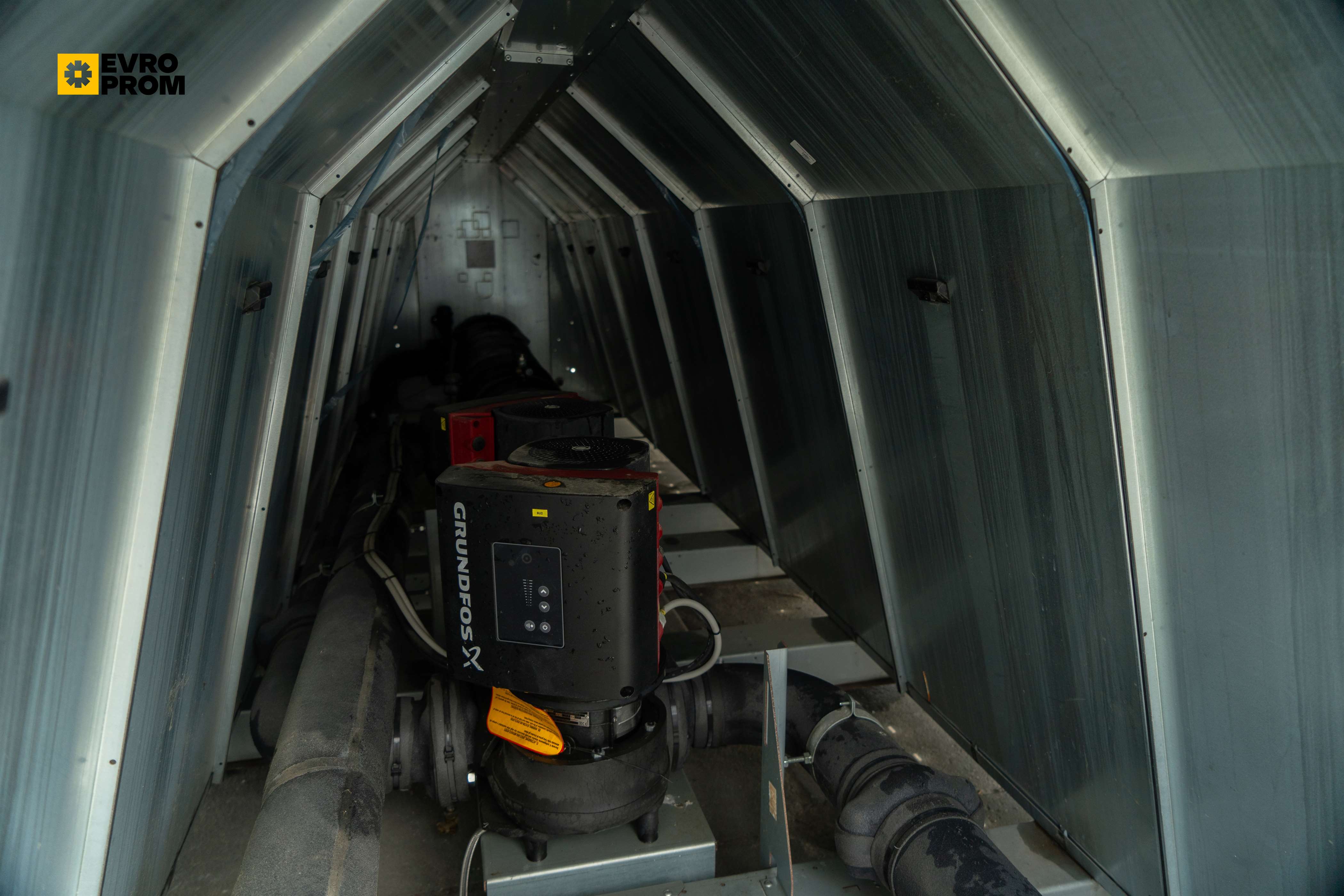Chiller Climaveneta 311/327 kW | pompa di calore| Nuovo in vendita - foto 9