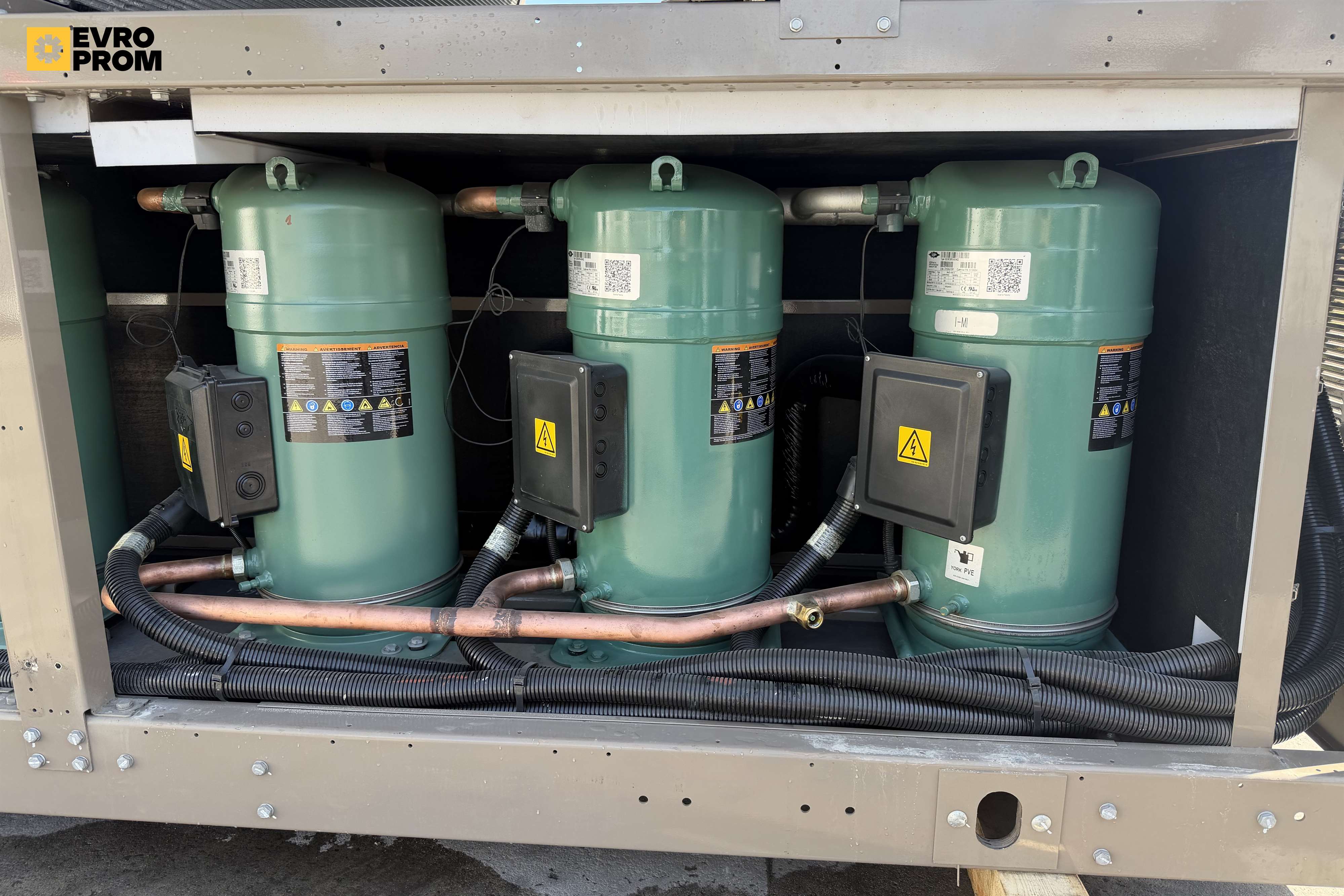 Air cooled chiller York | 520 kW | 2023 | Nuovo in vendita - foto 9