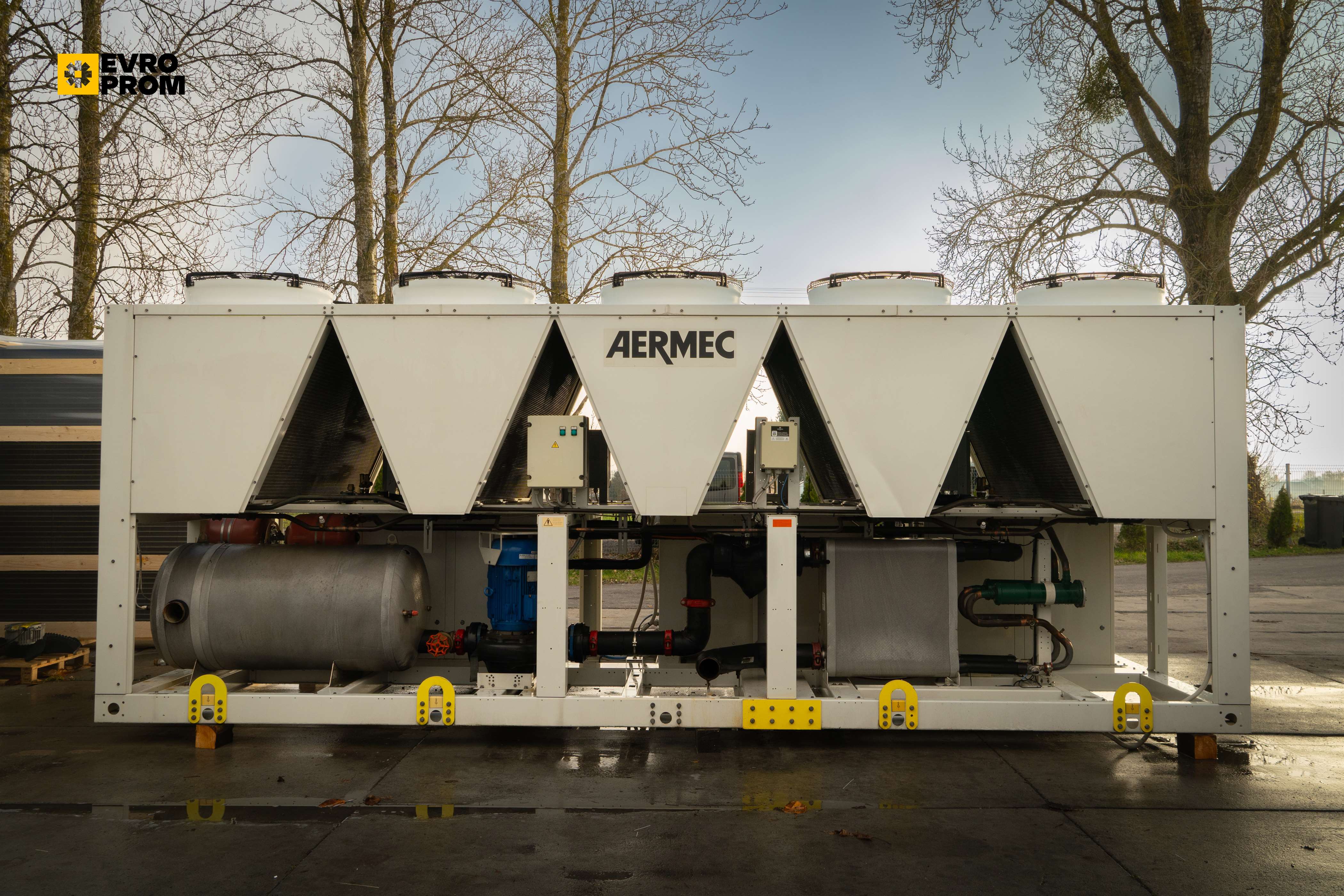 Chiller Aermec | 634 kW | R410A | Usato | Garanzia in vendita - foto 3