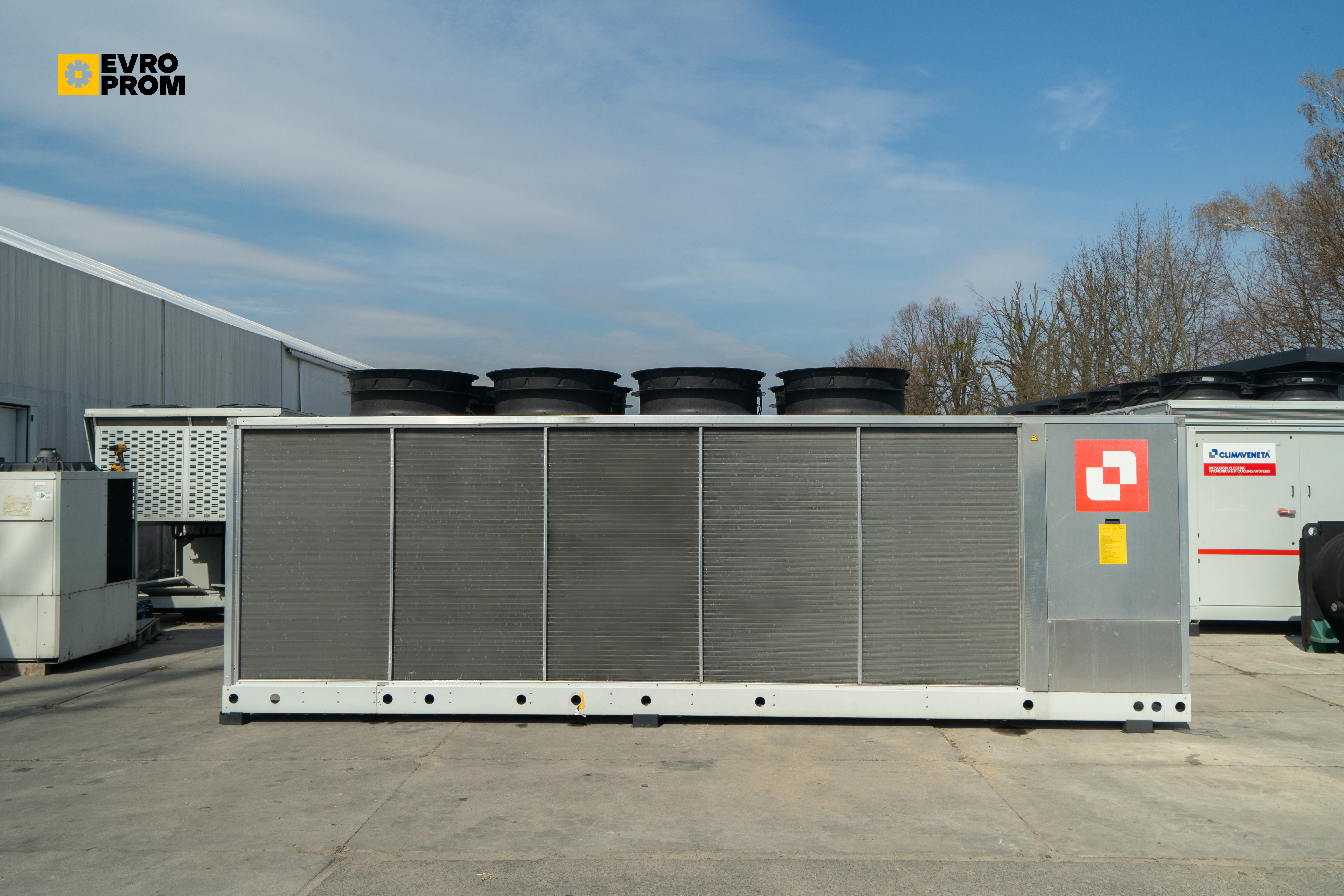 Chiller Climaveneta 311/327 kW | pompa di calore| Nuovo in vendita - foto 3