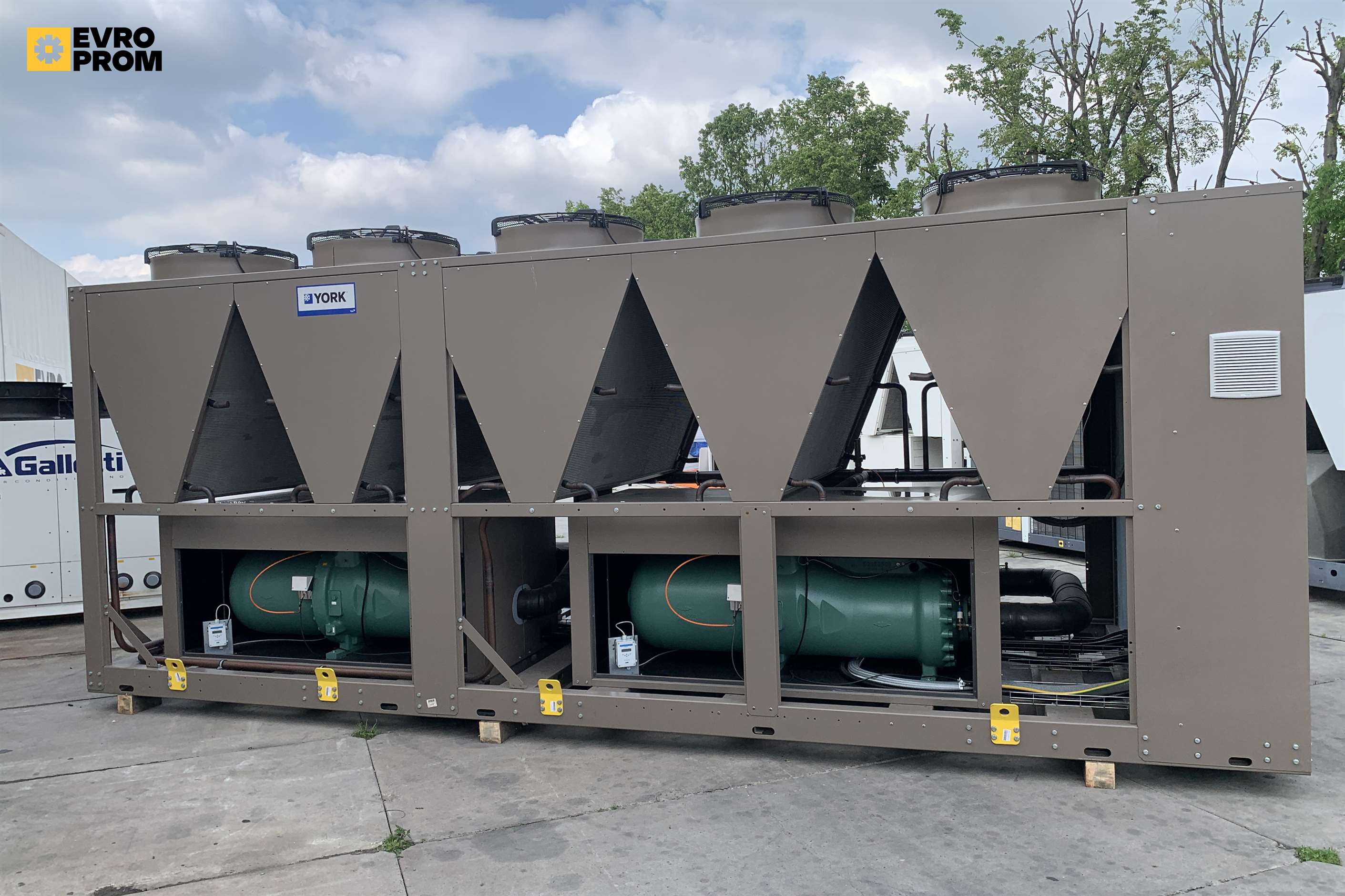 Chiller York 535 kW | R1234ze | EC-fans | 2024 | Nuovo in vendita - foto 2
