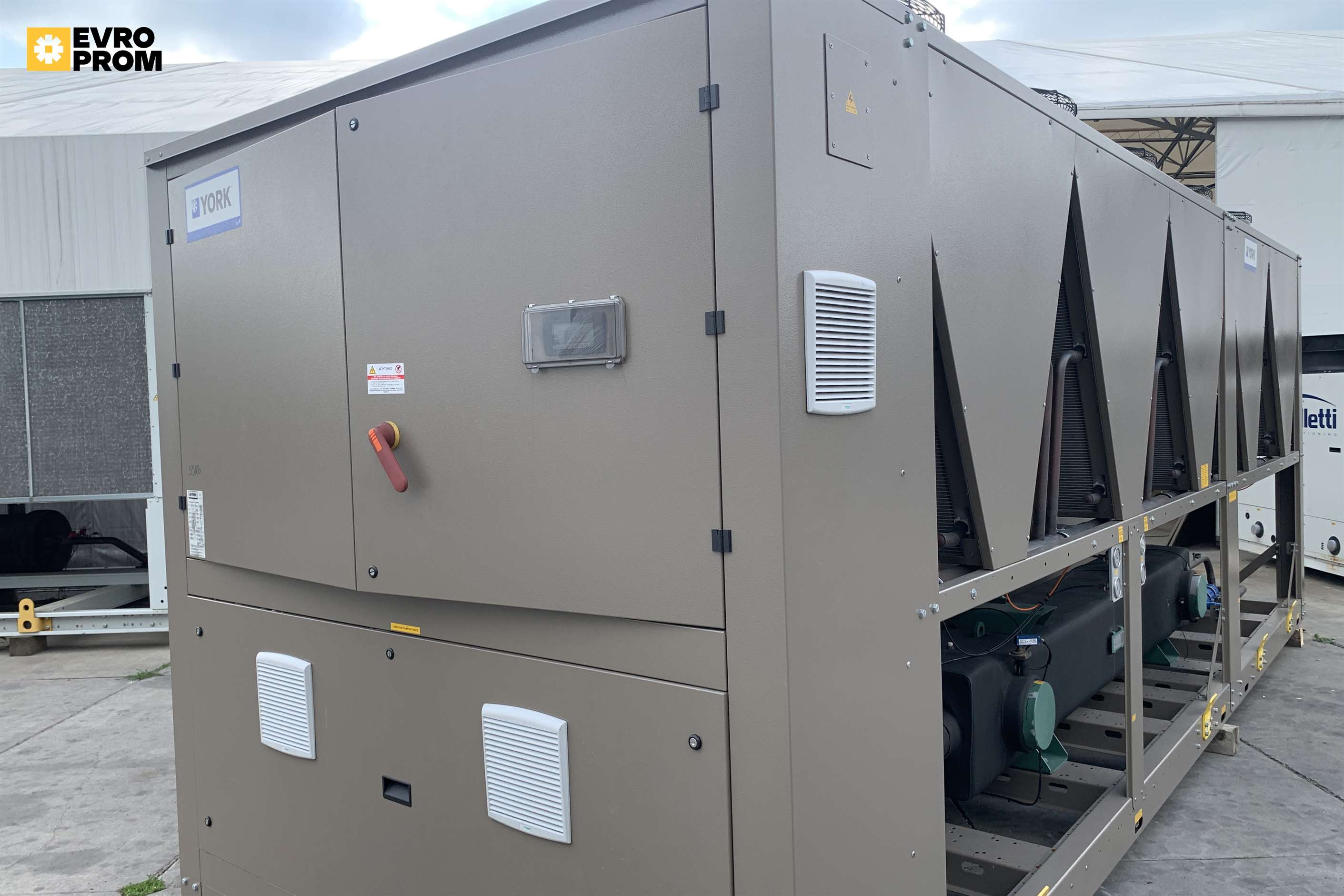 Chiller York 535 kW | R1234ze | EC-fans | 2024 | Nuovo in vendita - foto 5
