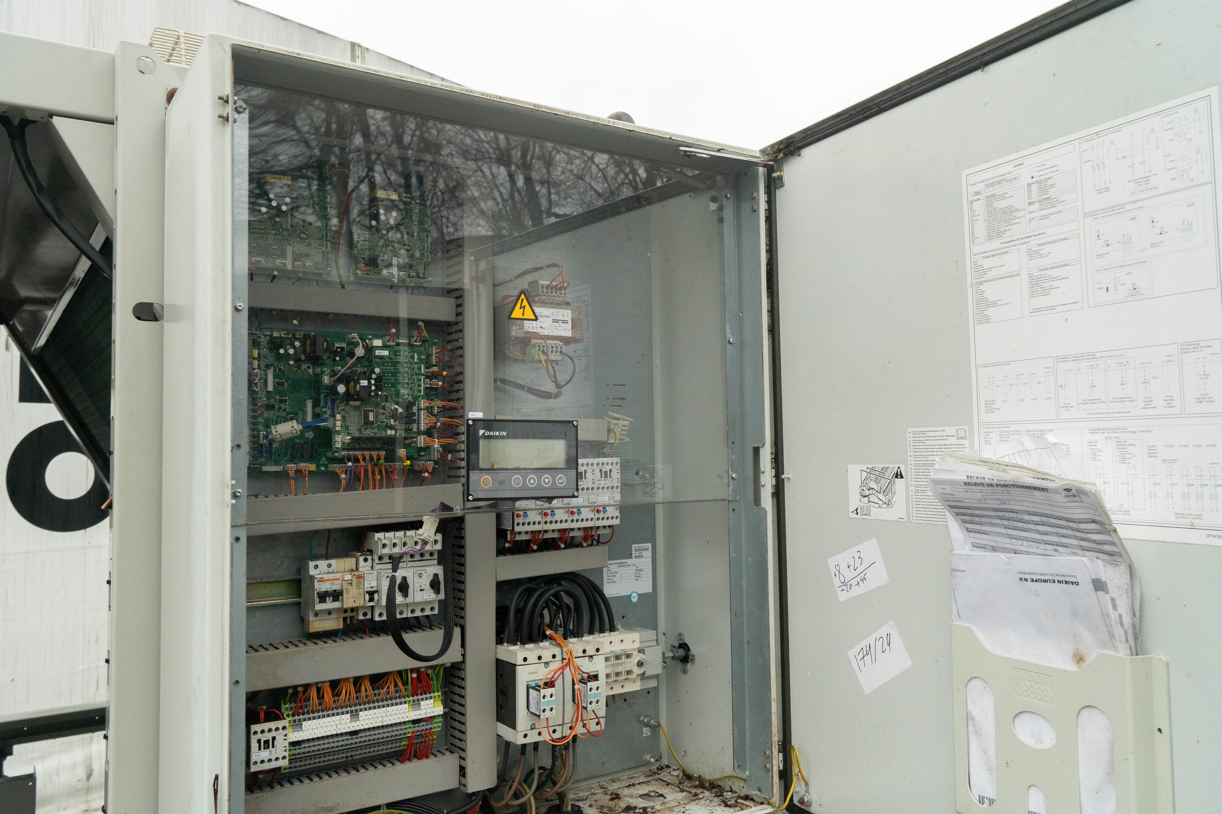 Chiller Daikin 77/87 kW | pompa di calore | Usato in vendita - foto 9