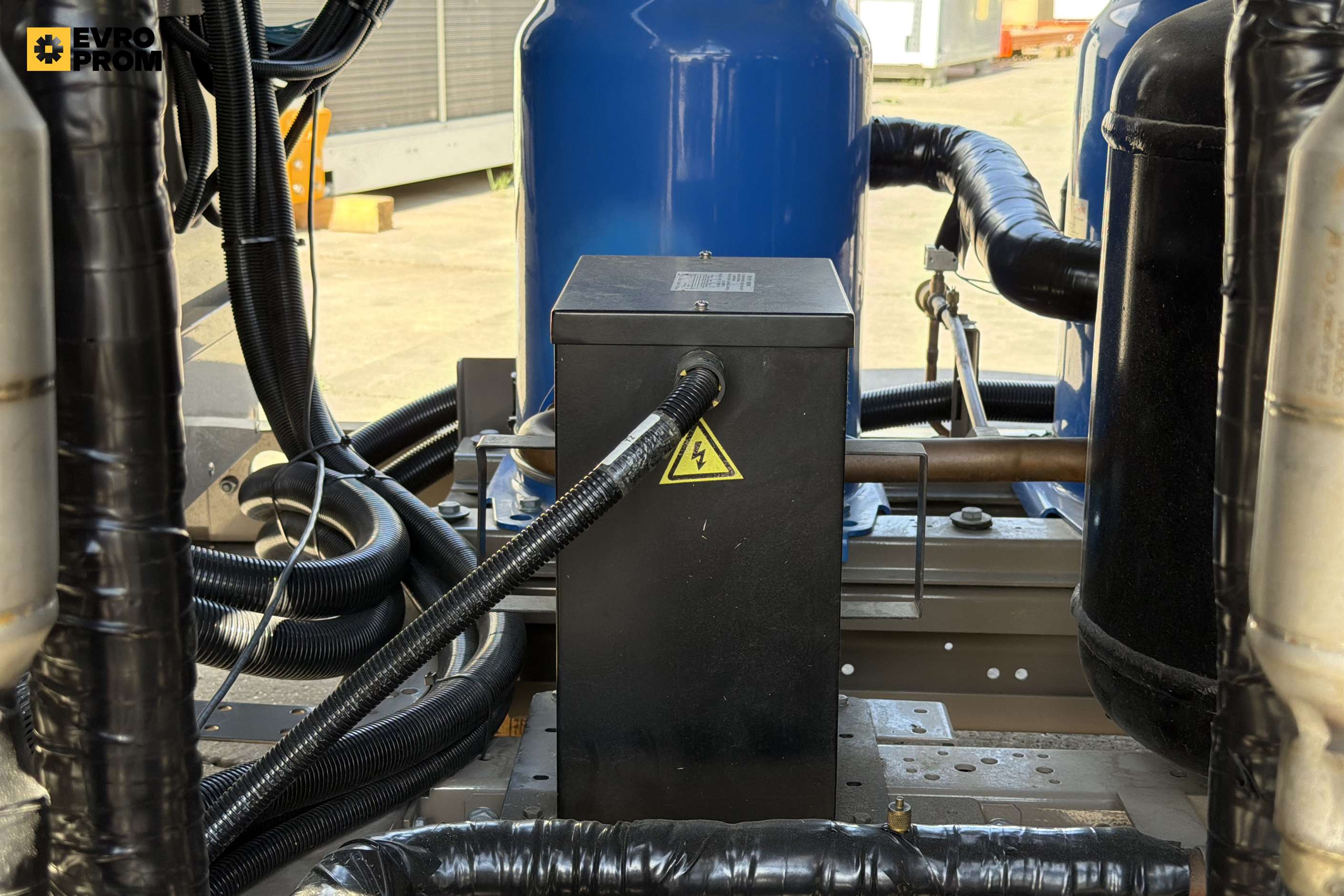 Chiller York 364/406 kW | pompa di calore | Nuovo in vendita - foto 10