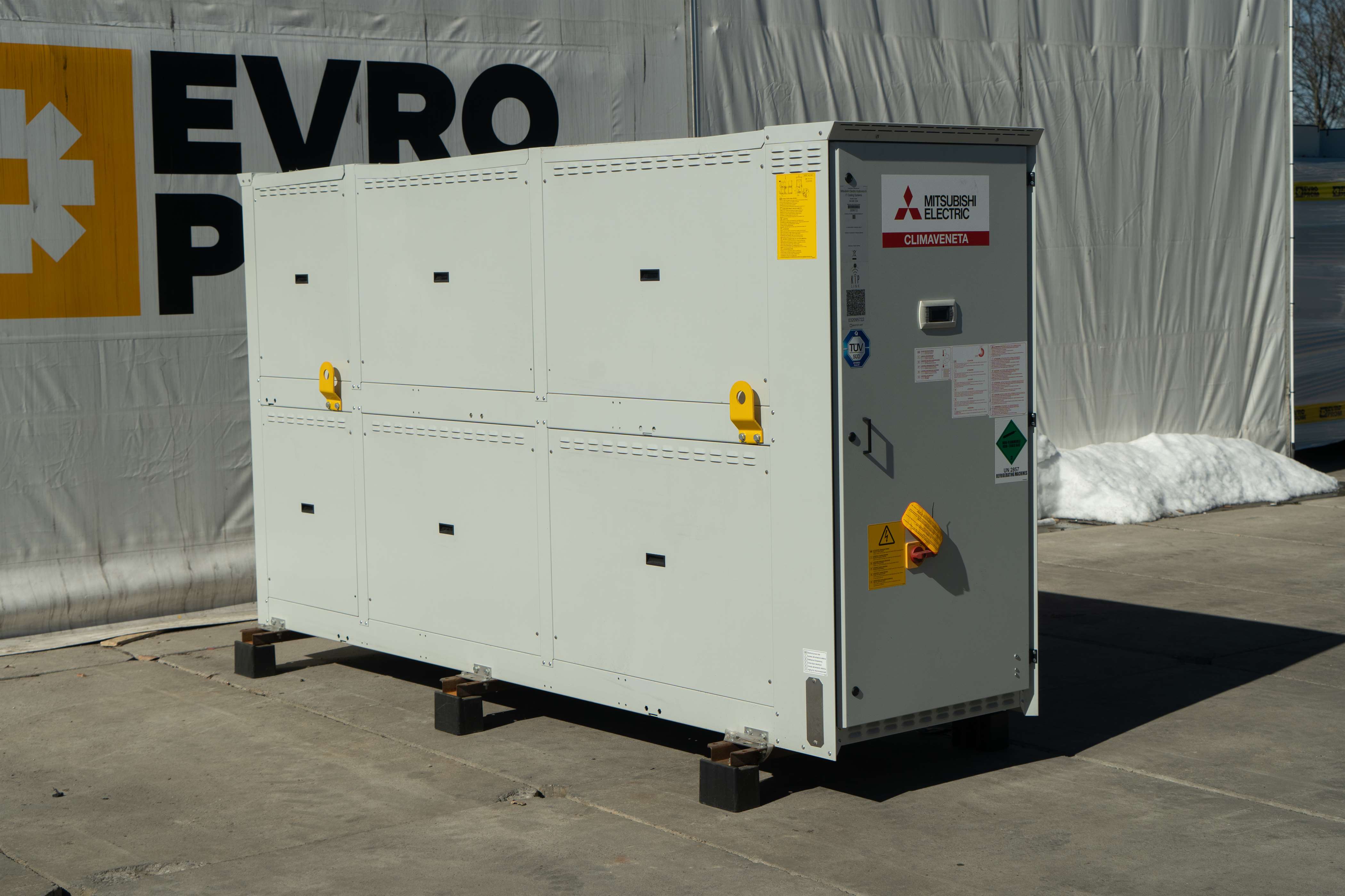 Water cooled chiller Climaveneta | 306/340 kW | Nuovo in vendita - foto 2
