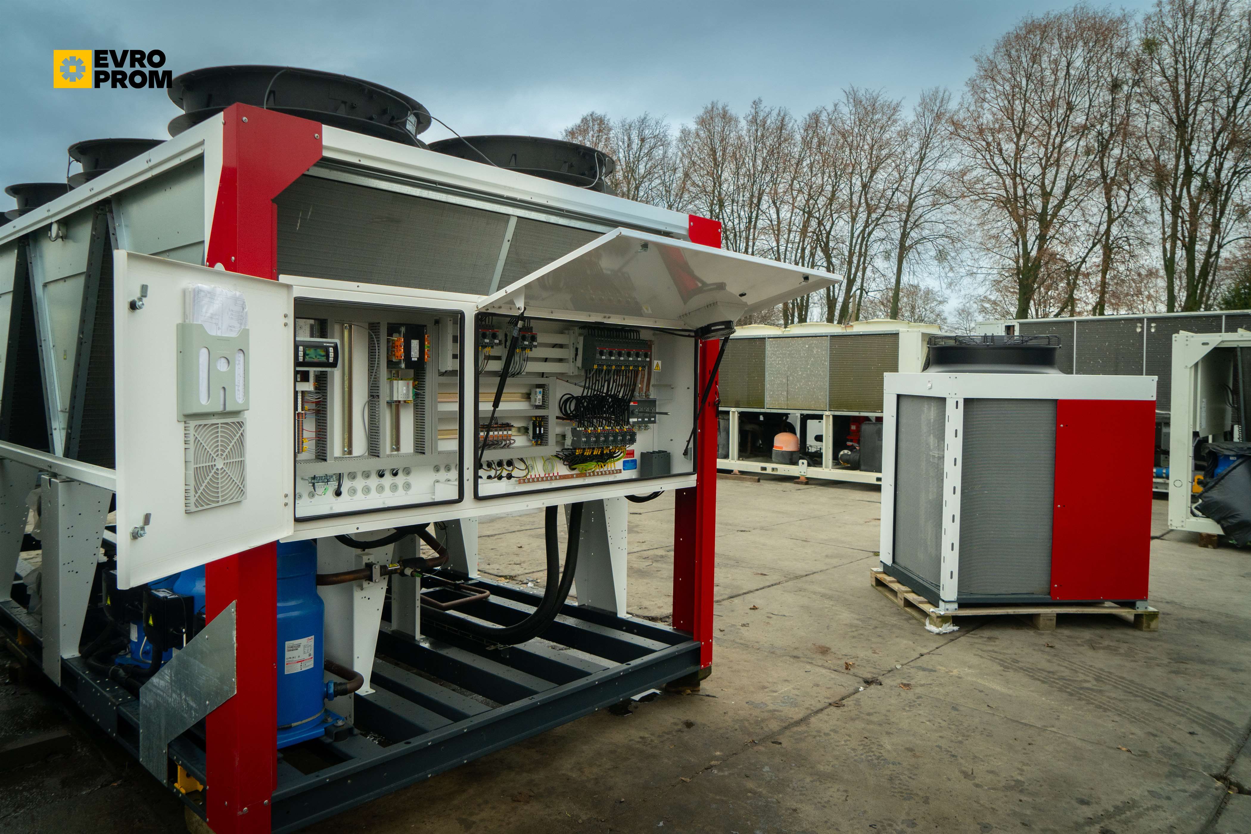 Chiller Lennox 366/350 kW | pompa di calore | Nuovo in vendita - foto 3