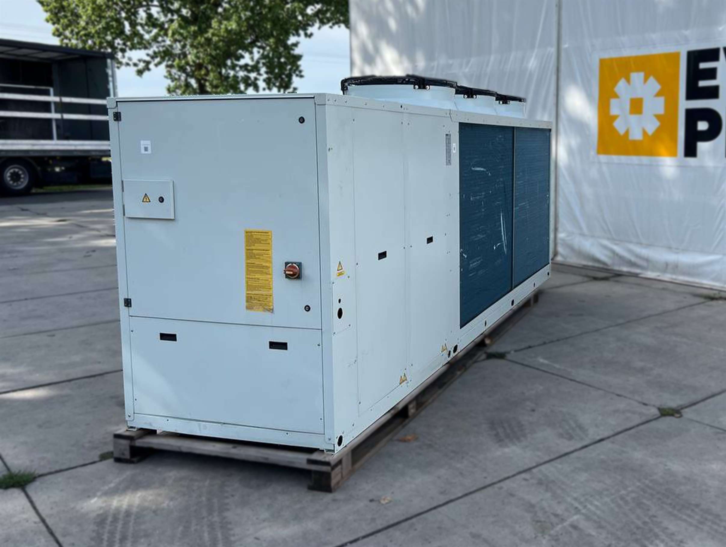 Chiller Emicon 127/145 kW | pompa di calore | Nuovo in vendita - foto 1