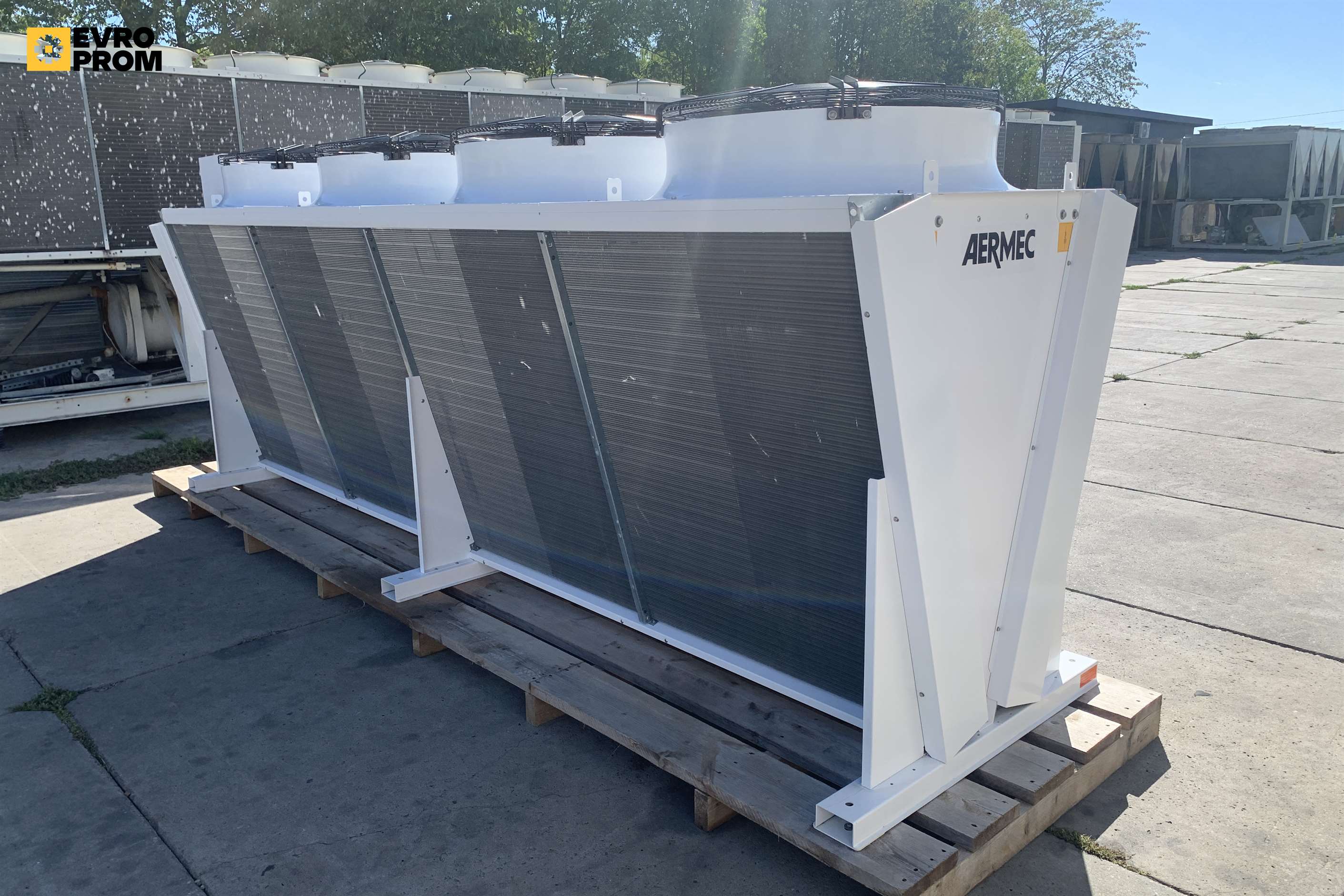 Dry cooler Aermec | 269,7 kW | Nuovo 2023 in vendita - foto 7