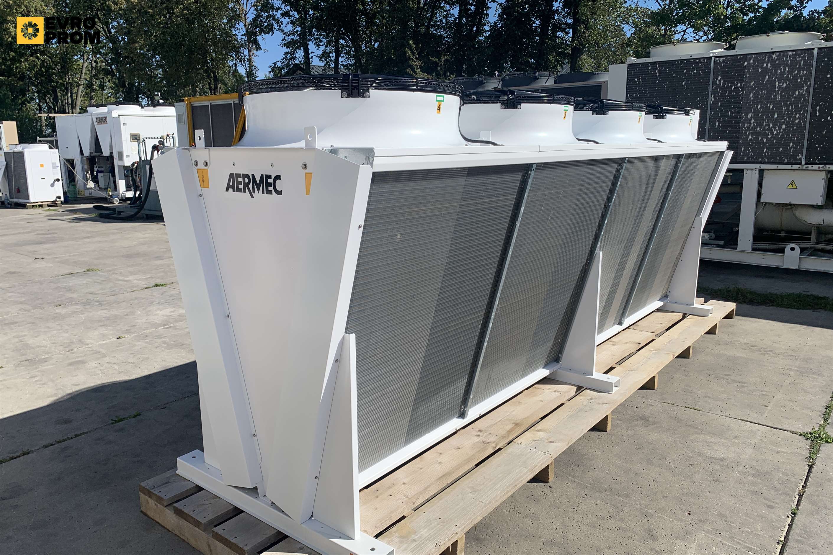 Dry cooler Aermec | 269,7 kW | Nuovo 2023 in vendita - foto 1