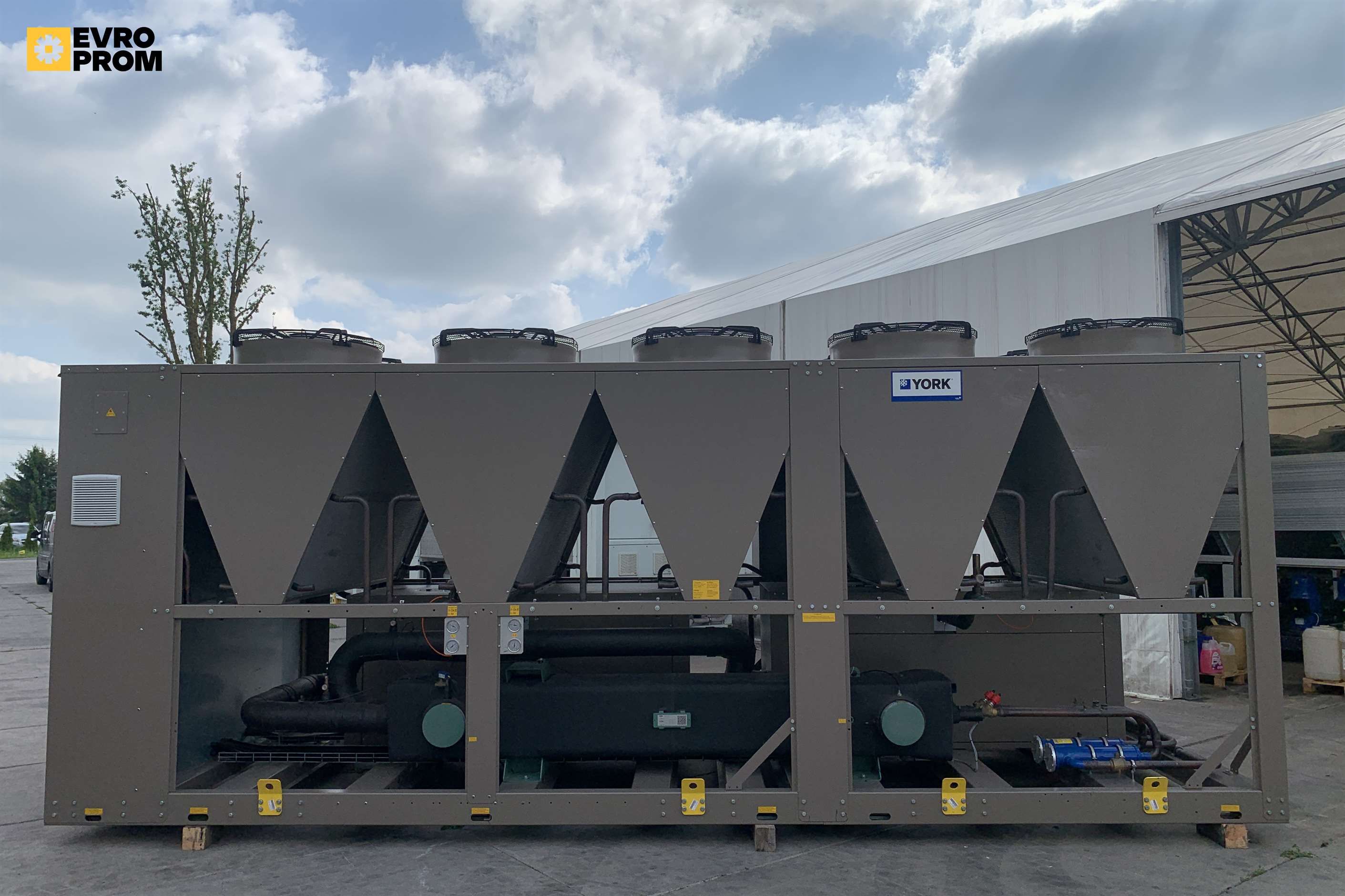 Chiller York 535 kW | R1234ze | EC-fans | 2024 | Nuovo in vendita - foto 4