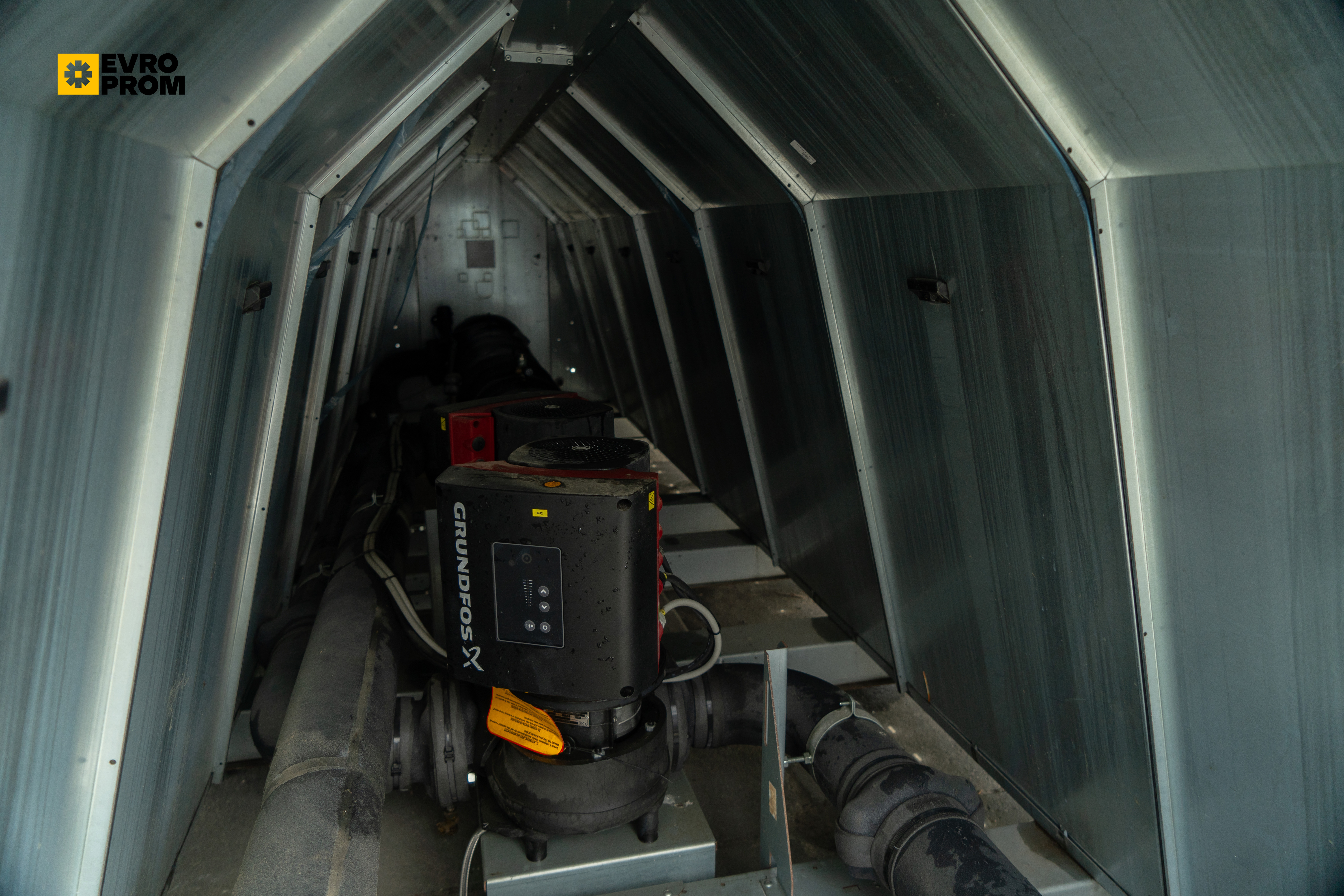 Chiller Climaveneta 311/327 kW | pompa di calore| Nuovo in vendita - foto 9
