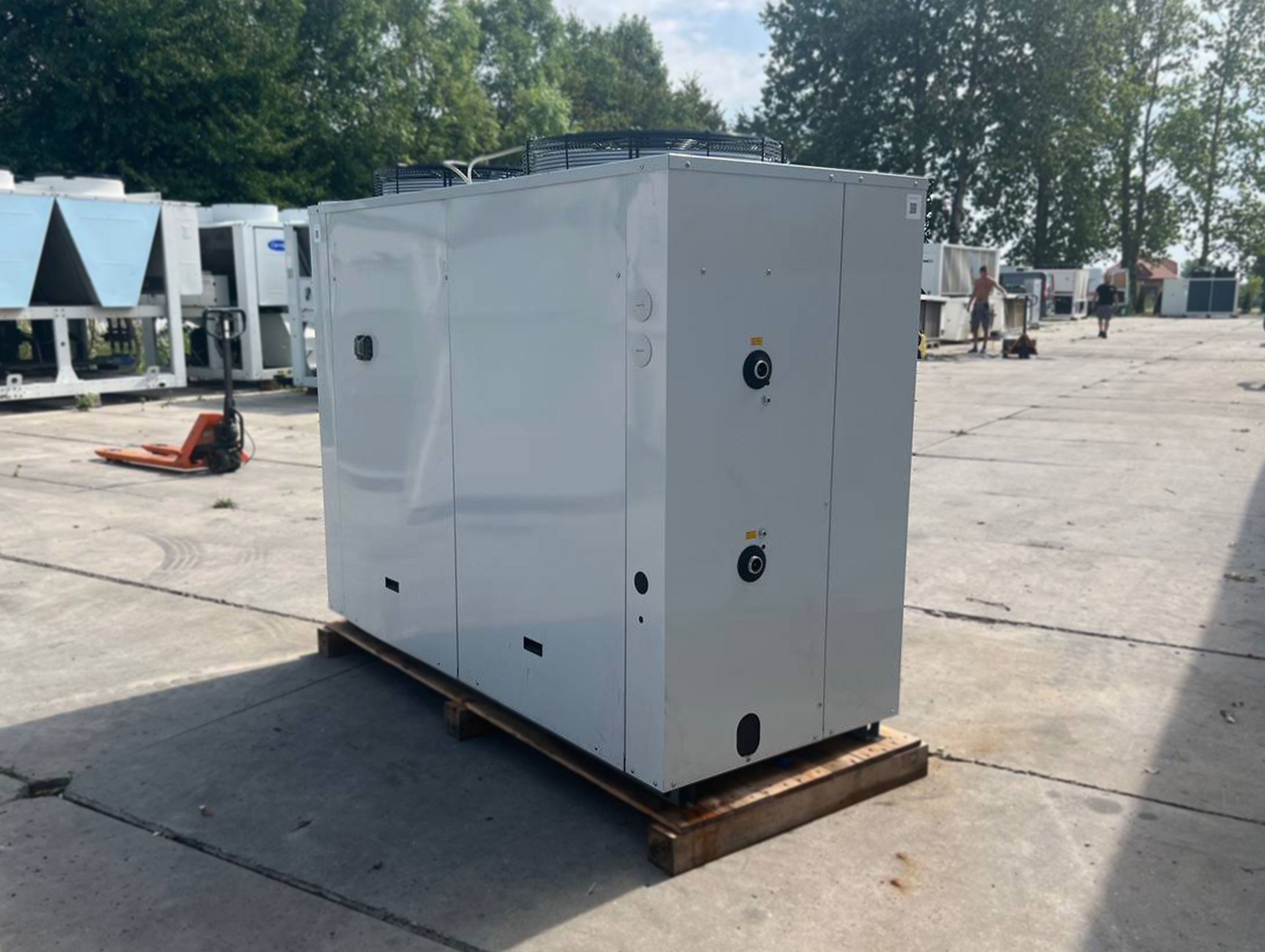 Chiller Emicon 22/25 kW | pompa di calore | 2024 Nuovo in vendita - foto 4