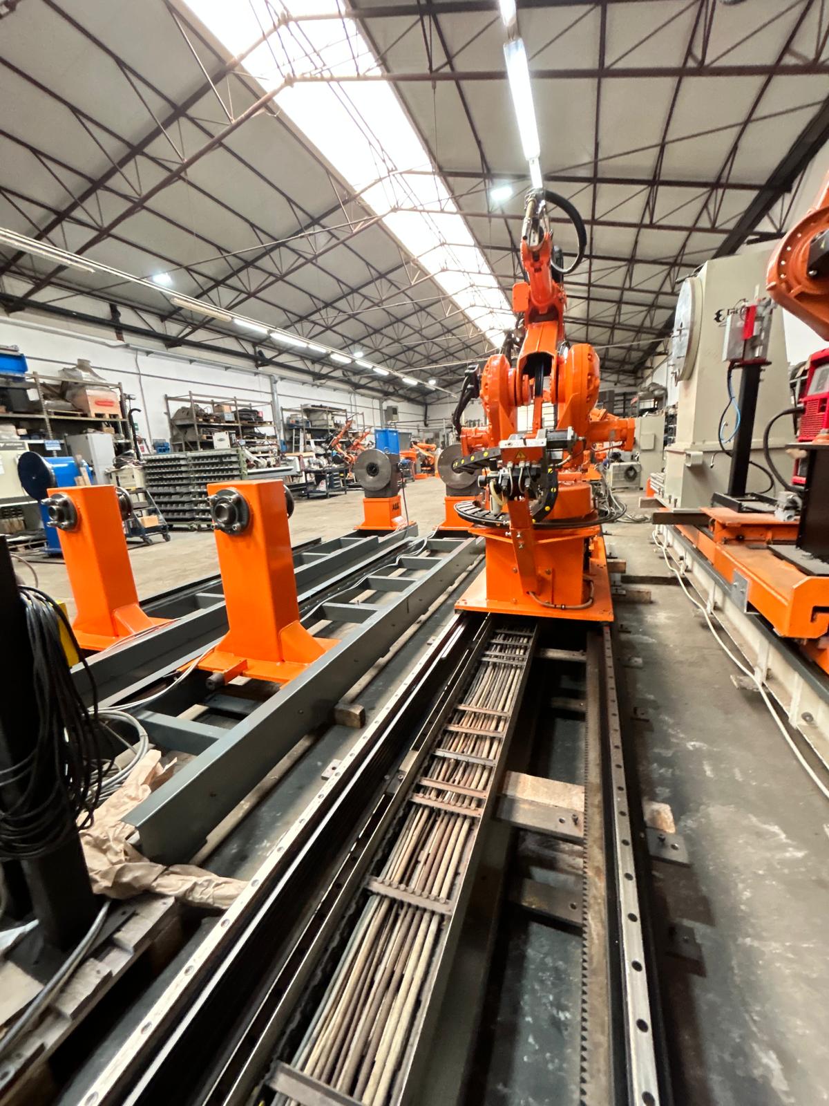 Isola robot ABB IRB 2400L per saldatura in vendita - foto 6