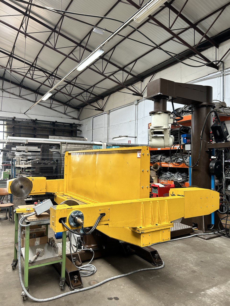 Isola robot Kawasaki per saldatura in vendita - foto 2