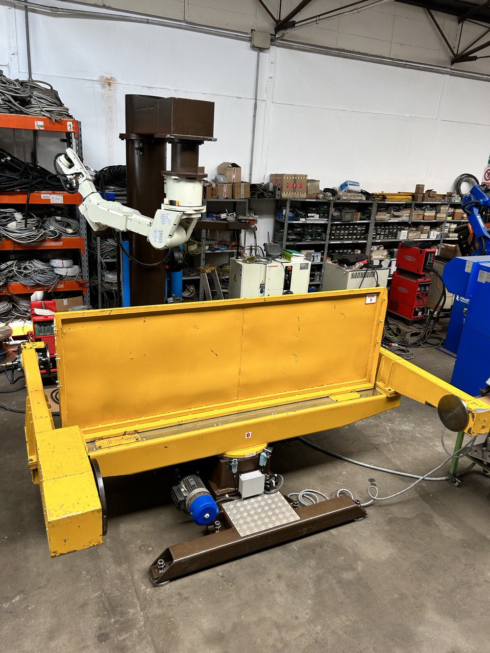 Isola robot Kawasaki per saldatura in vendita - foto 4