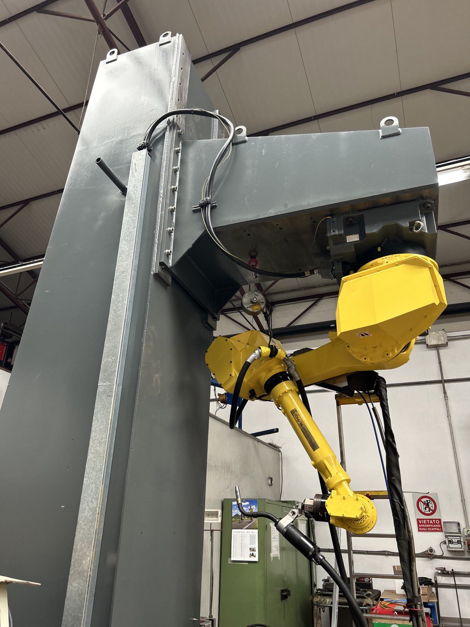 Isola robot Fanuc di saldatura, testata. in vendita - foto 2