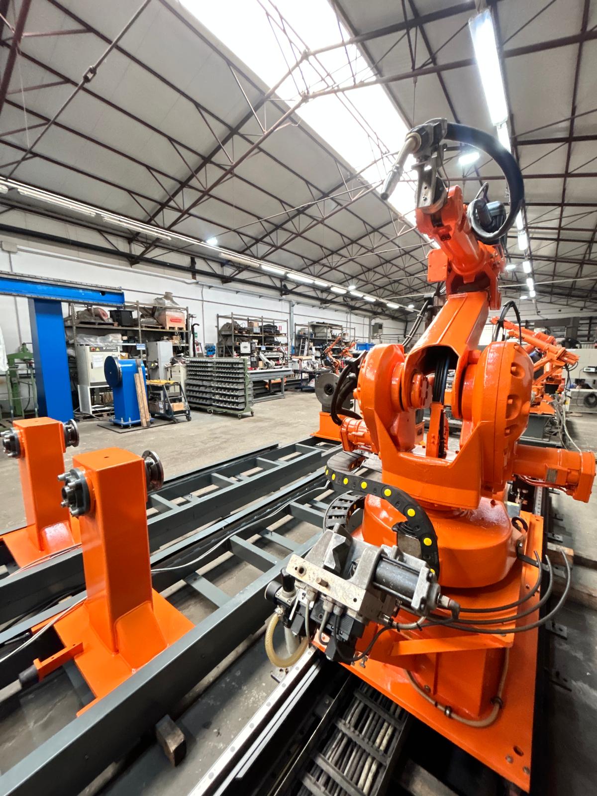 Isola robot ABB IRB 2400L per saldatura in vendita - foto 4