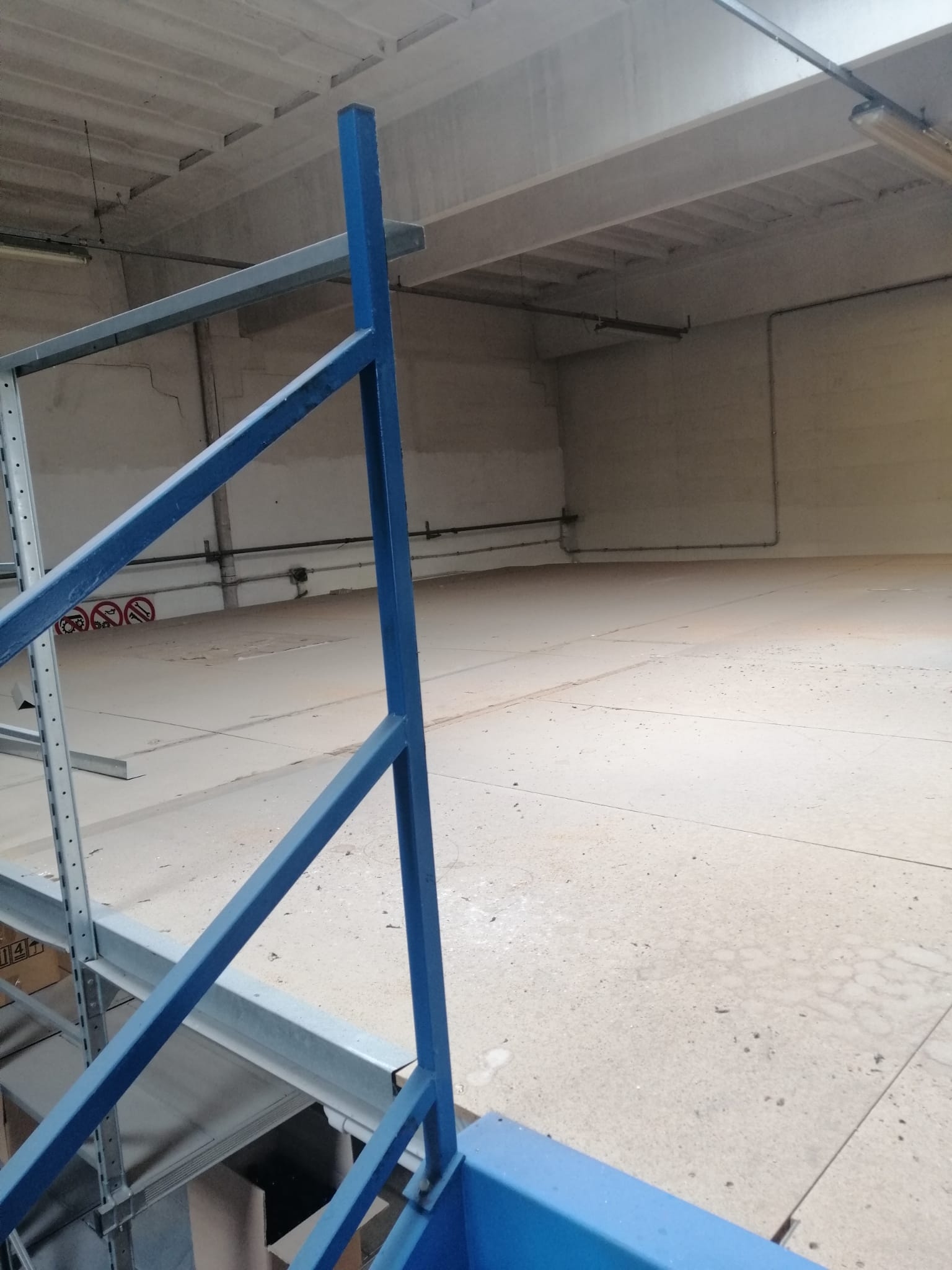 SOPPALCO PASSERELLA 76mq con SCALA e SCAFFALATURA SOTTO in vendita - foto 6