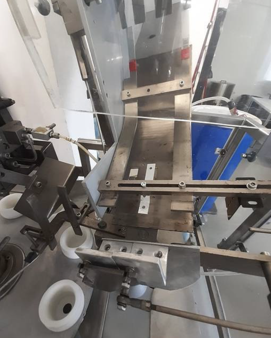 Macchina automatica per l'imballaggio in tubi COMADIS  in vendita - foto 4