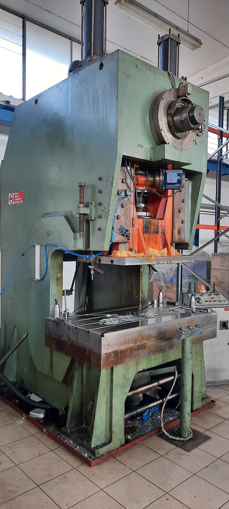 PRESSA ECCENTRICA 200 TON USATA A COLLO DI CIGNO in vendita - foto 6