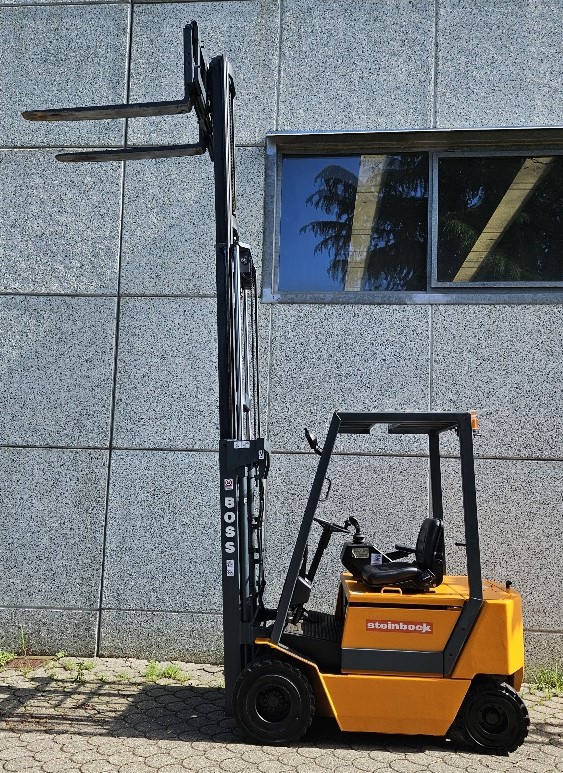 Carrelli elevatori in vendita
