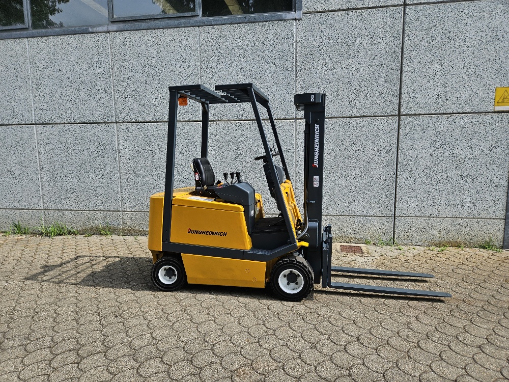 Carrelli elevatori in vendita