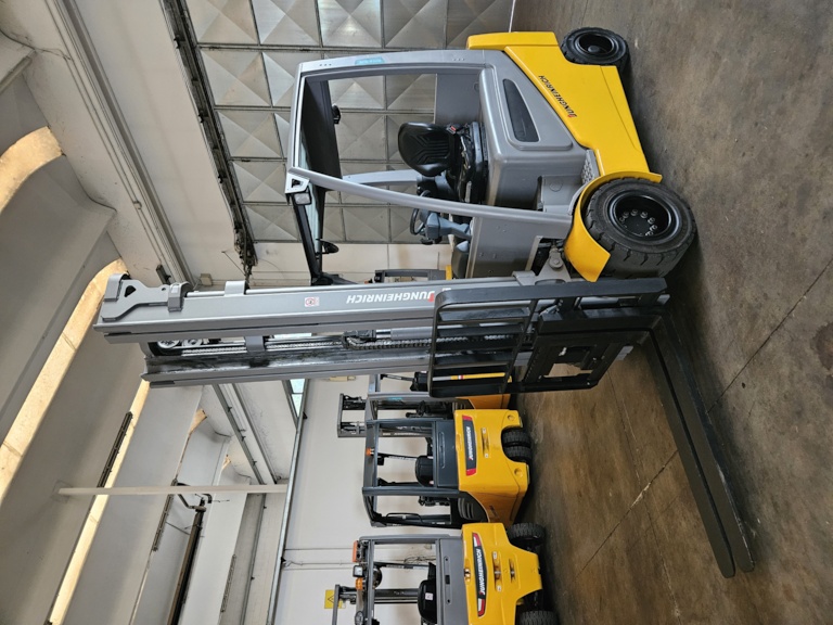 Carrelli elevatori in vendita