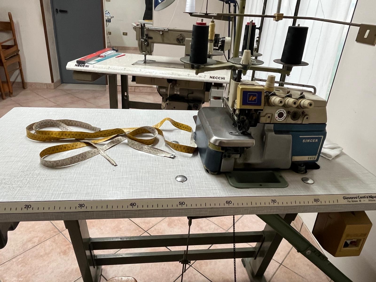 Macchina da cucire taglia e cuci  in vendita - foto 2