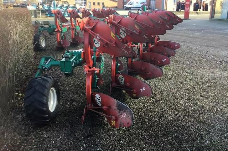 Aratro reversibile Kverneland EG 100 in vendita - foto 3