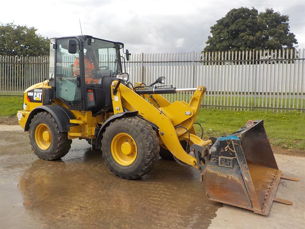 2015 CAT 908M pala gommata in vendita - foto 1